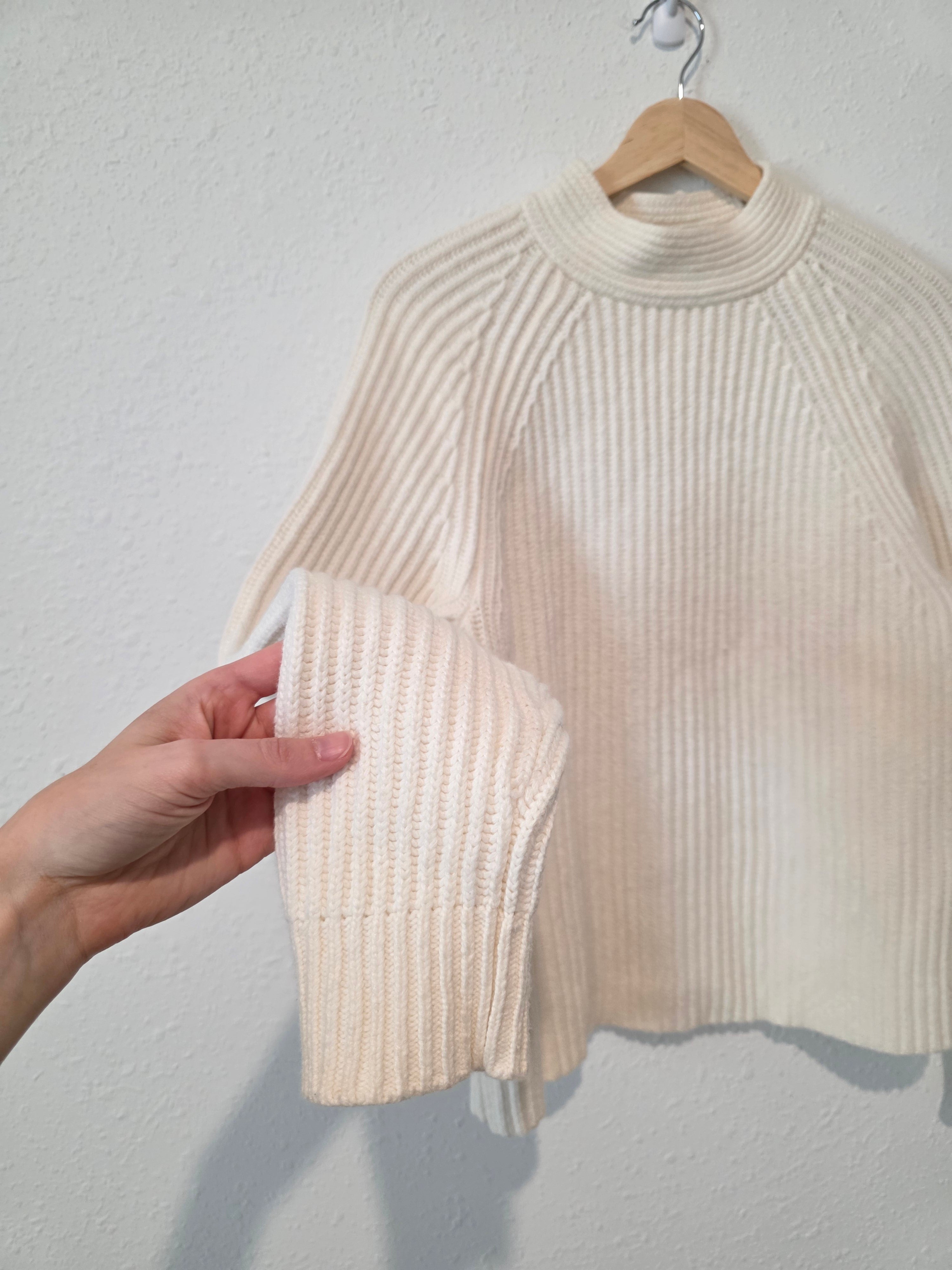 Banana Republic Ribbed Mockneck Sweater (M)