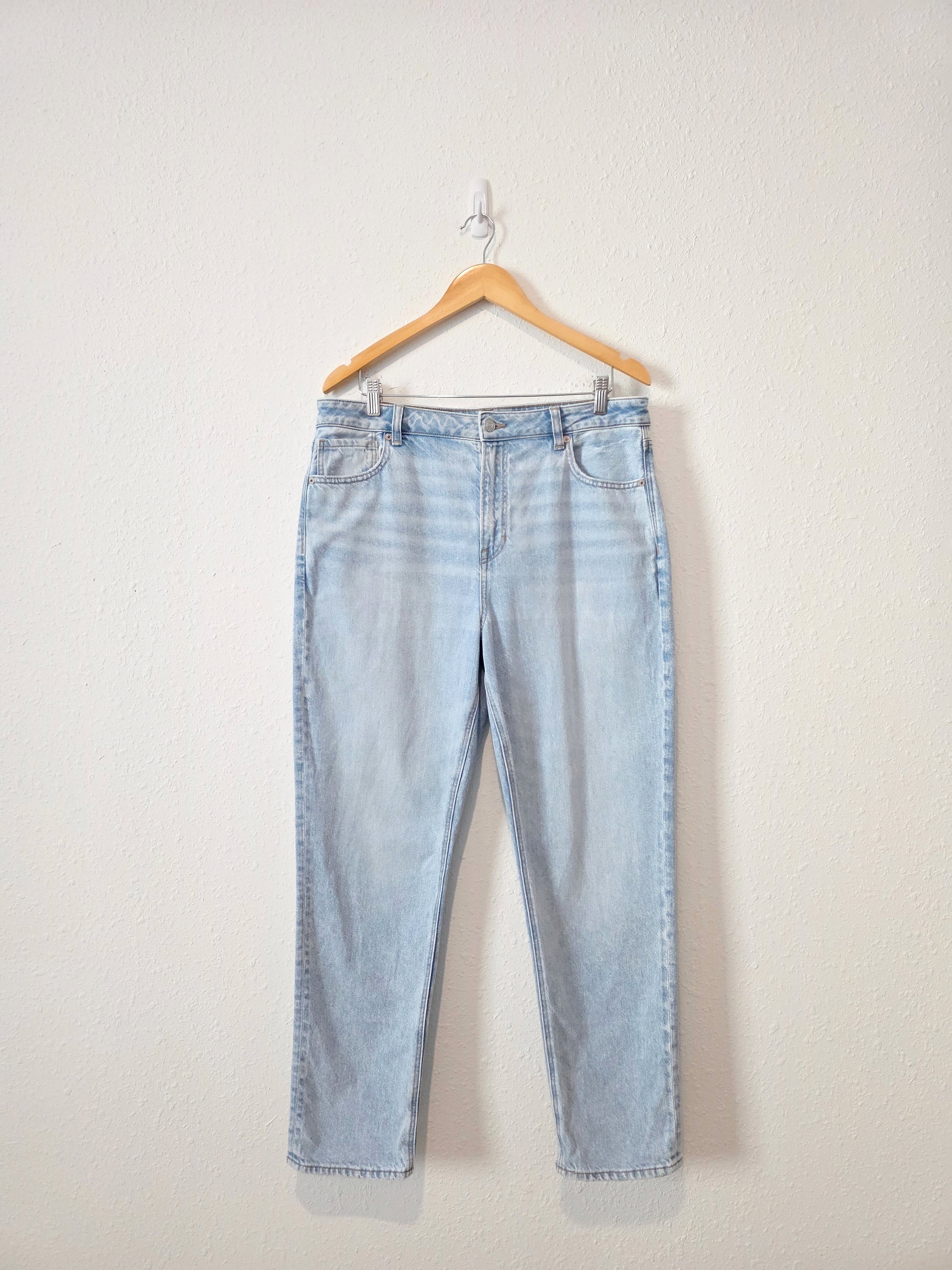 Light Wash Straight Mom Jeans (14)