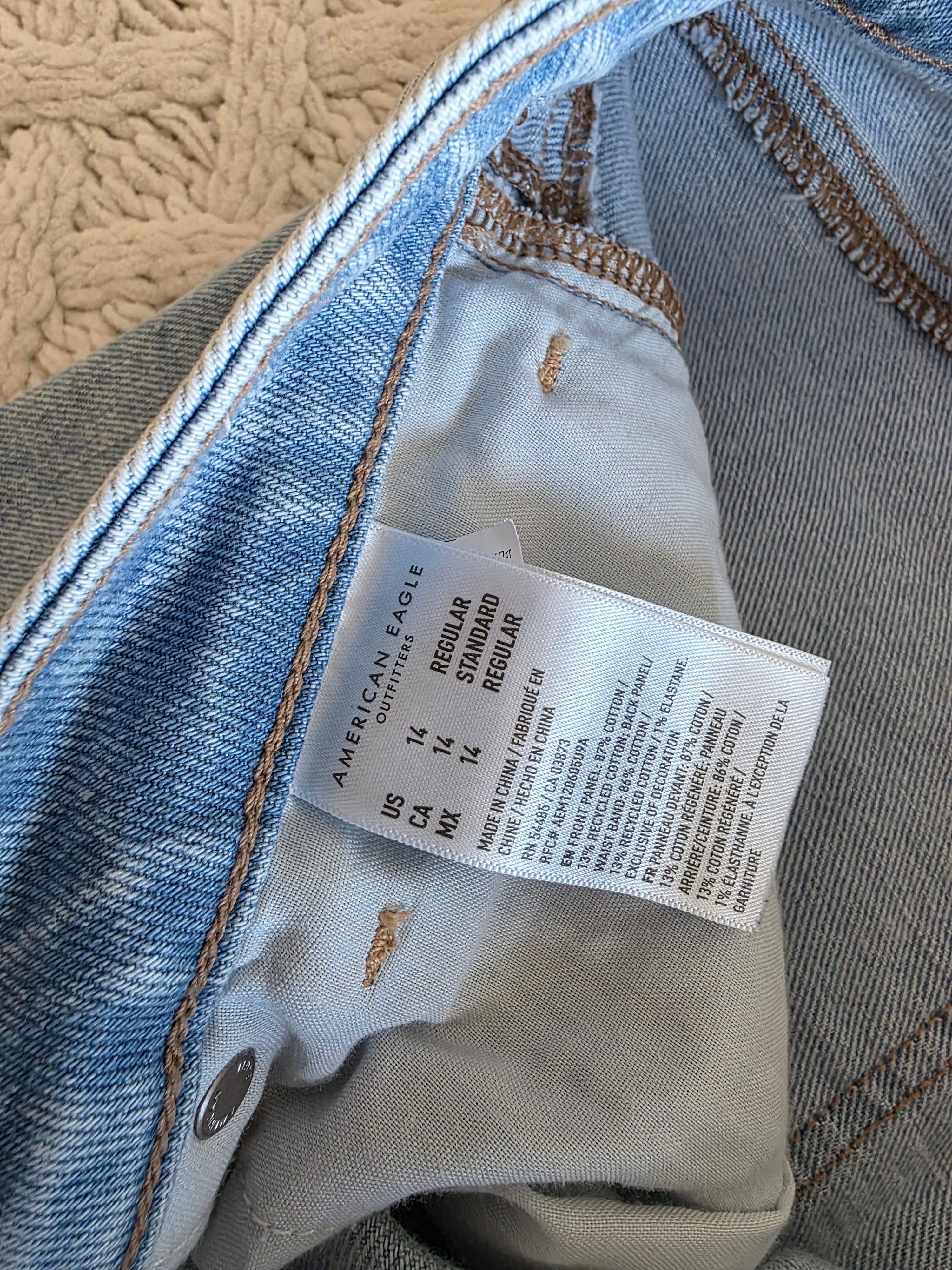 Light Wash Straight Mom Jeans (14)