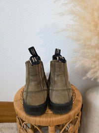 Blundstone Leather Chelsea Boots (11.5)