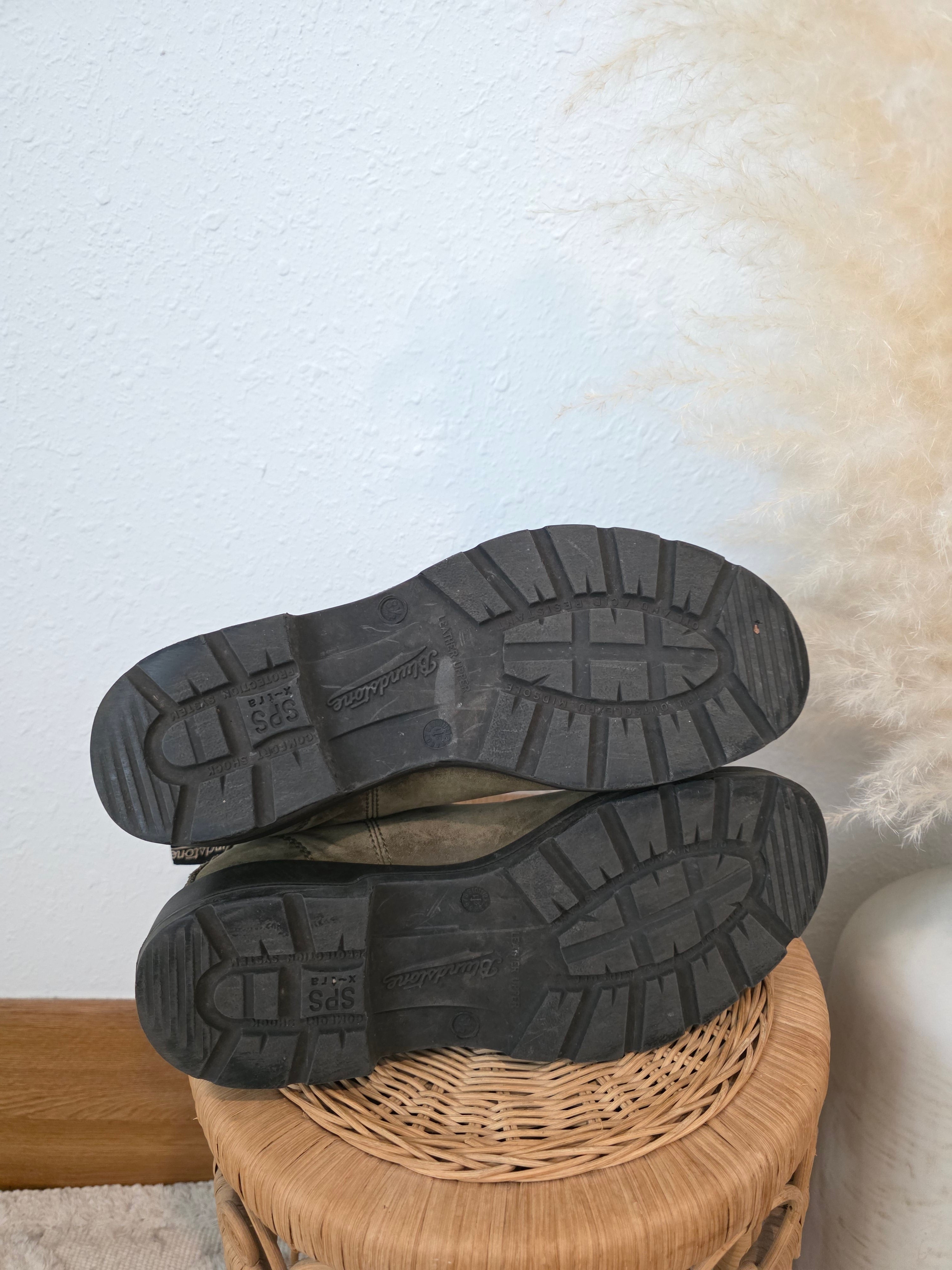 Blundstone Leather Chelsea Boots (11.5)