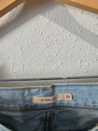 Levi's Light Wash 80s Mom Jeans (29)