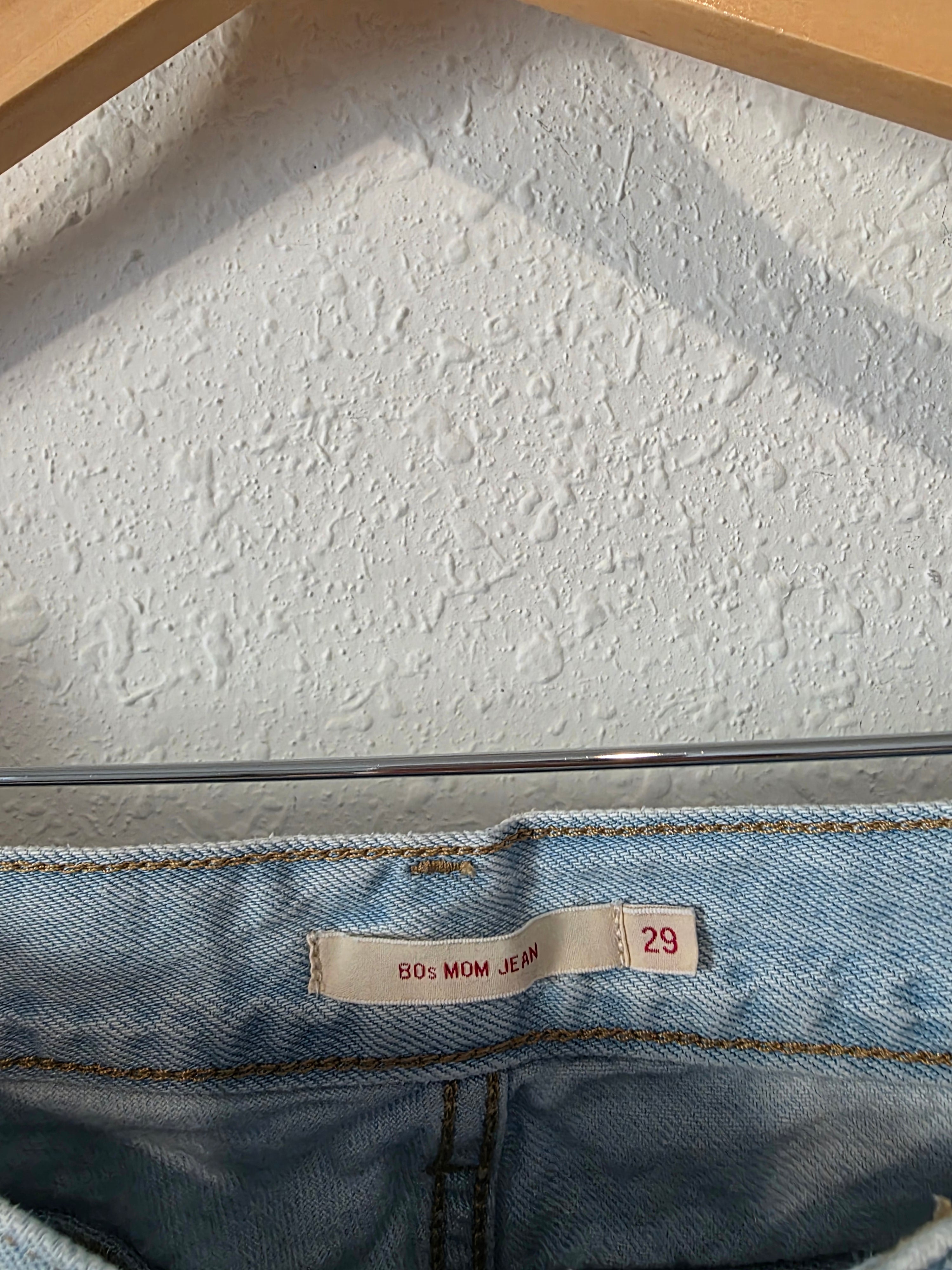 Levi's Light Wash 80s Mom Jeans (29)