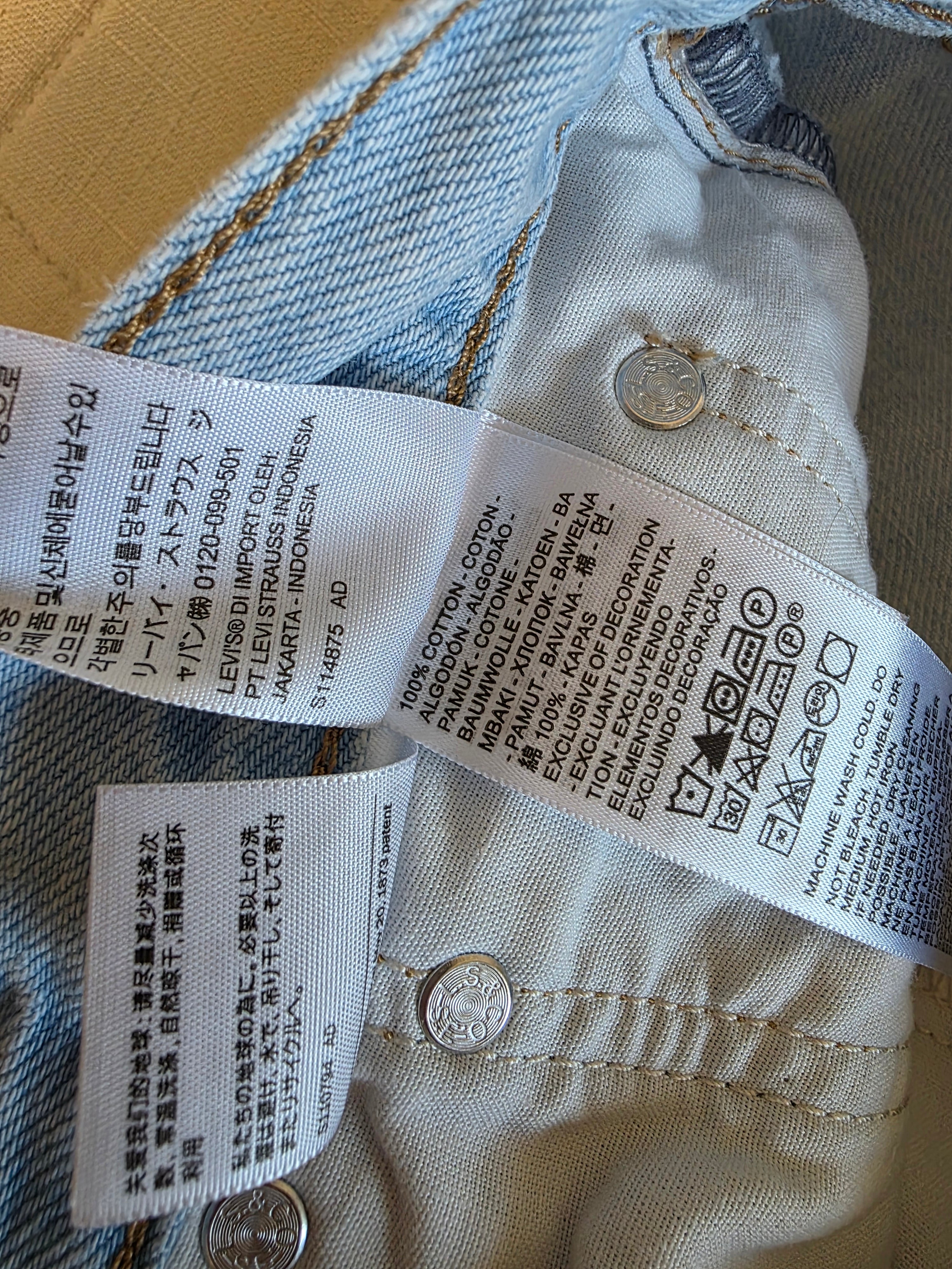 Levi's Light Wash 80s Mom Jeans (29)