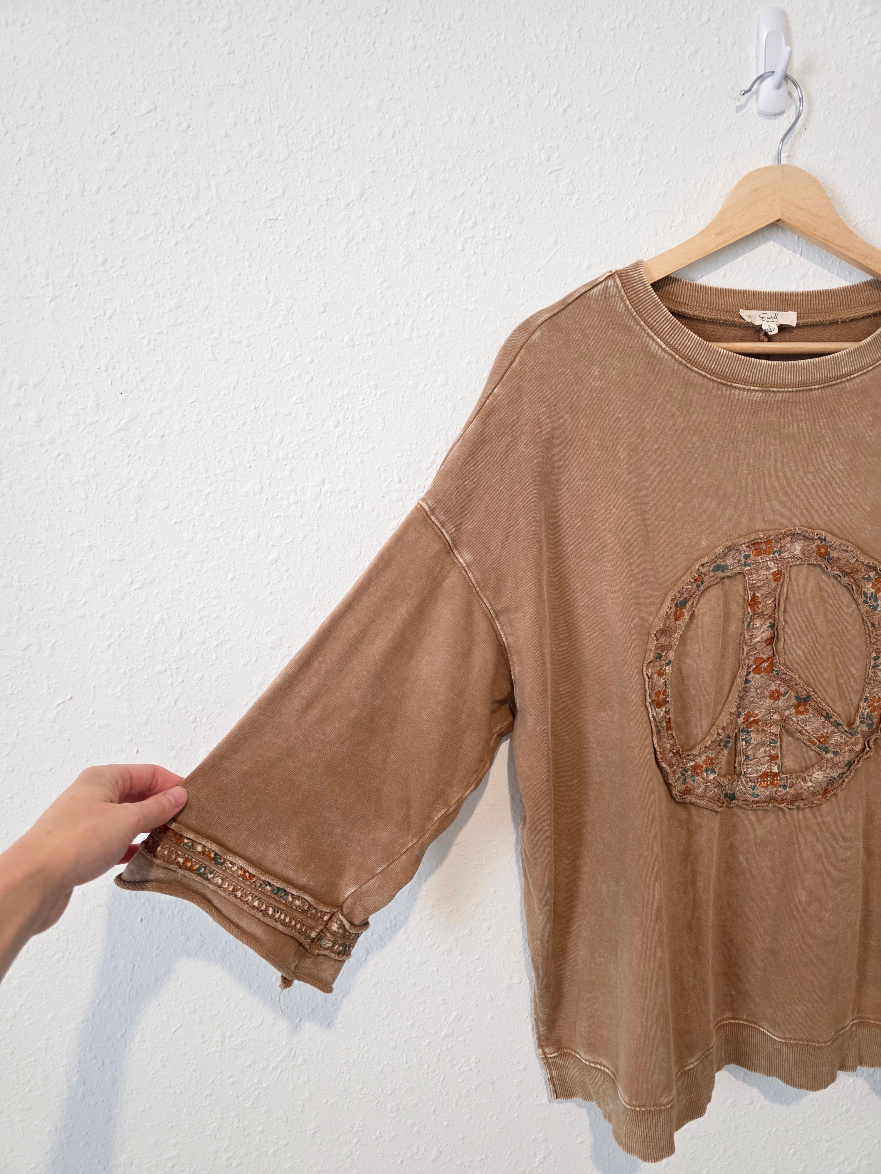 Easel Floral Peace Sign Tee (S)