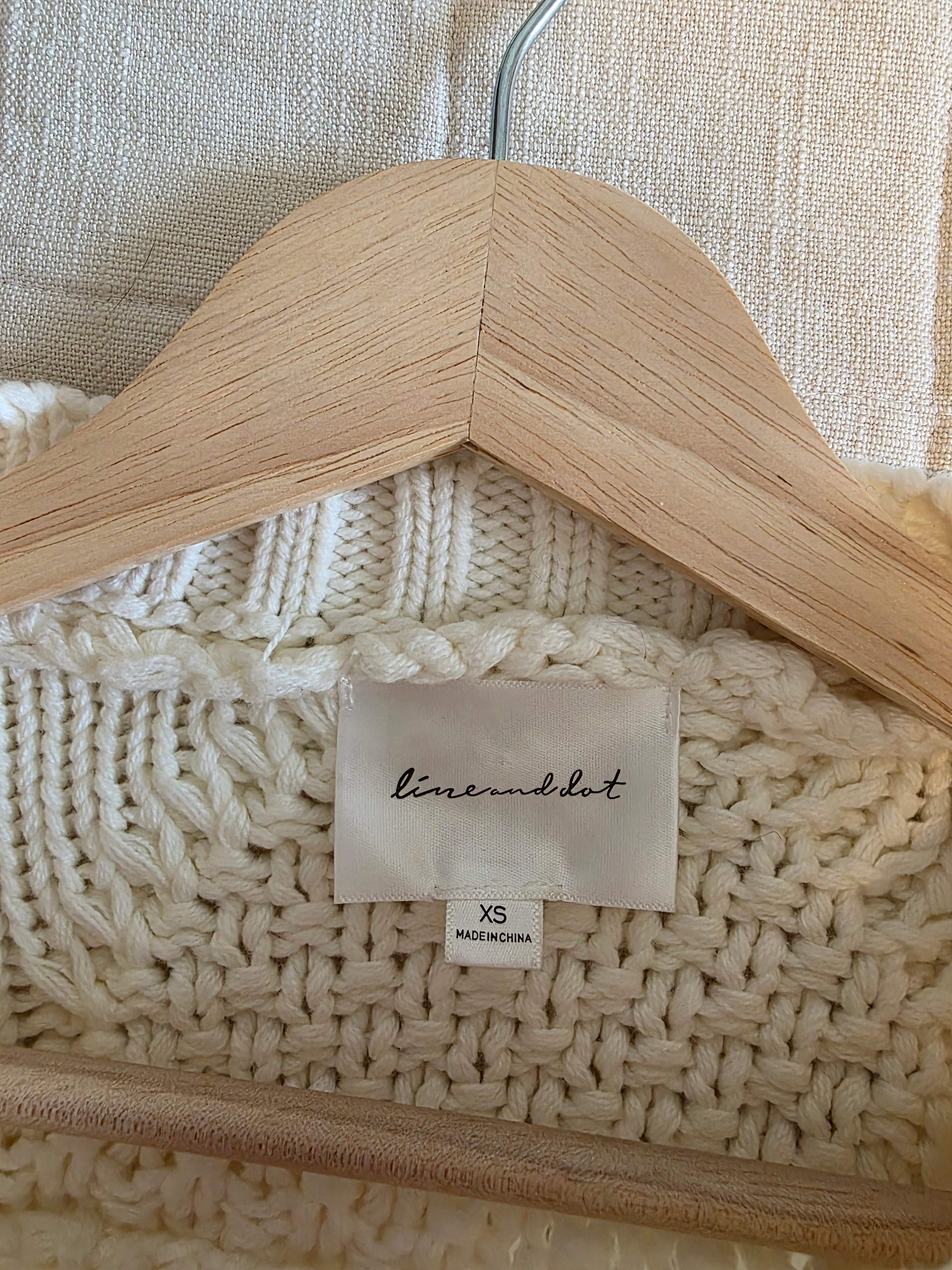 Line & Dot Chunky Cable Knit Sweater (XS)