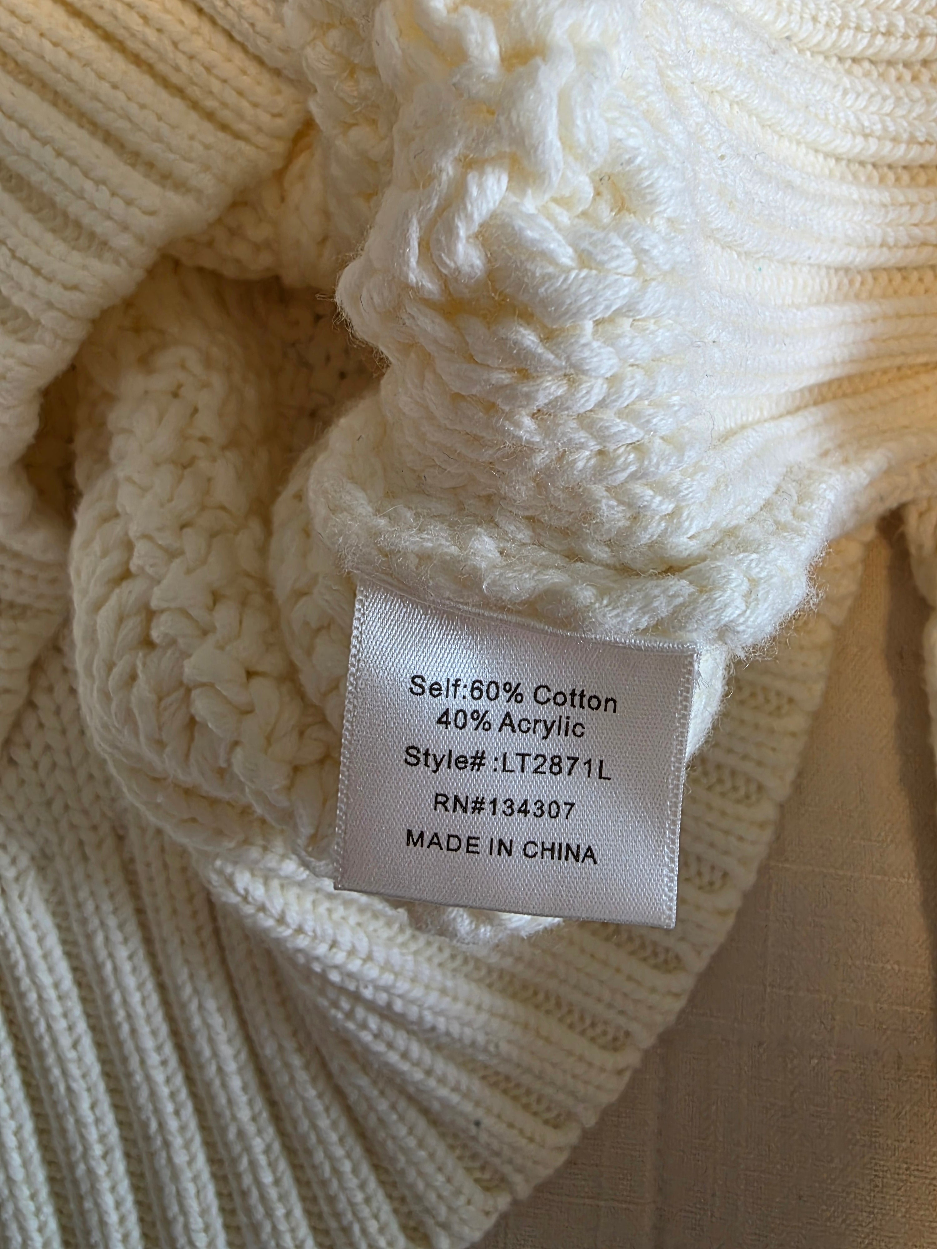Line & Dot Chunky Cable Knit Sweater (XS)