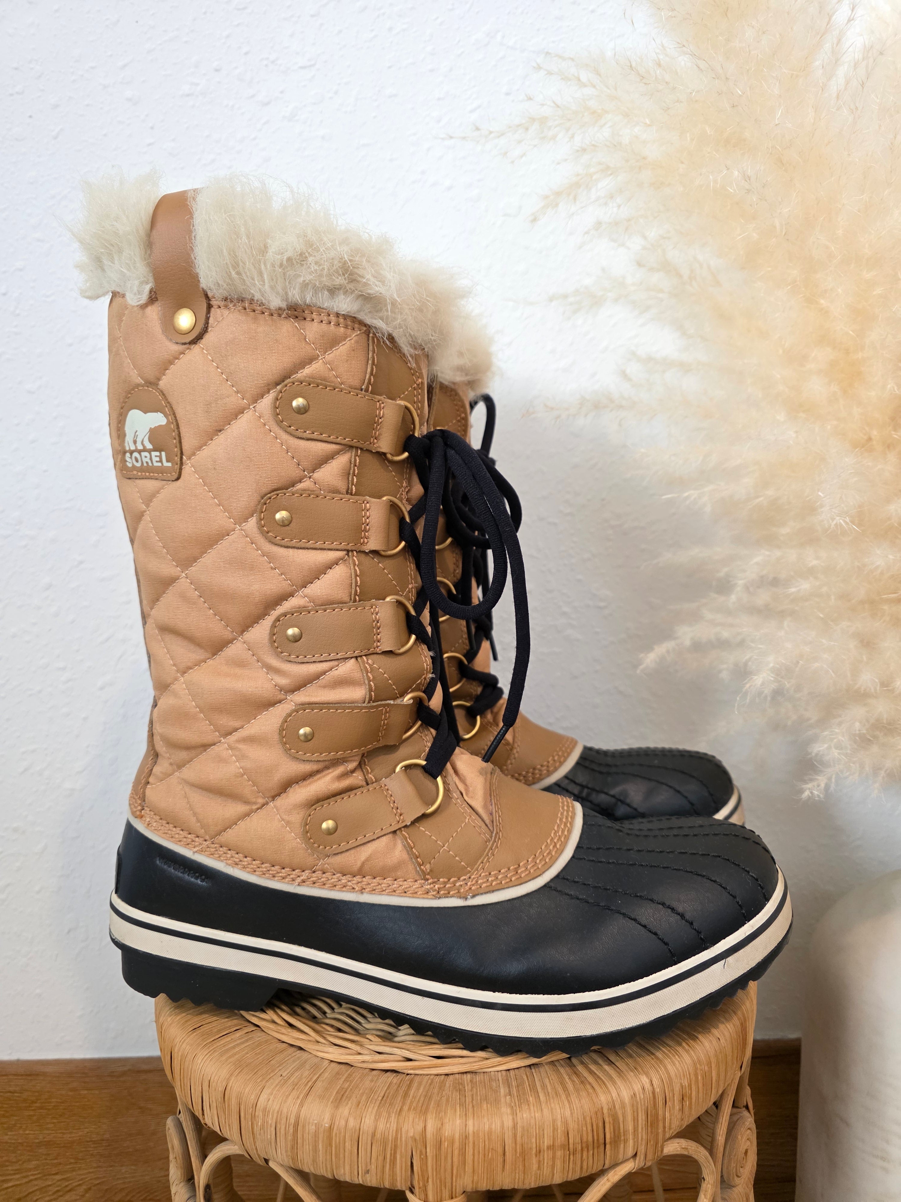 Sorel Quilted Snow Boots (12)