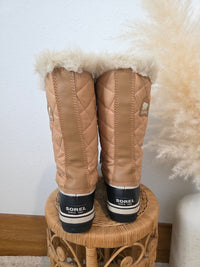 Sorel Quilted Snow Boots (12)
