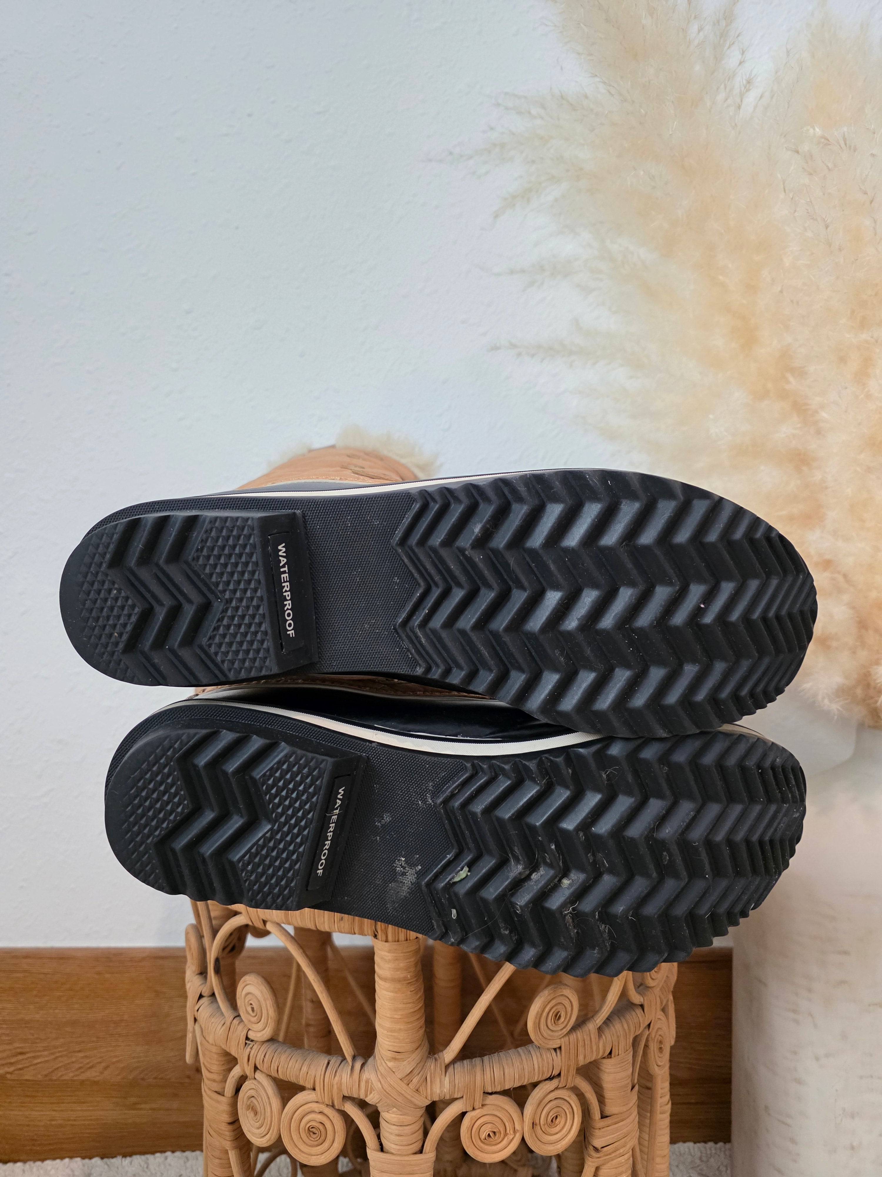 Sorel Quilted Snow Boots (12)