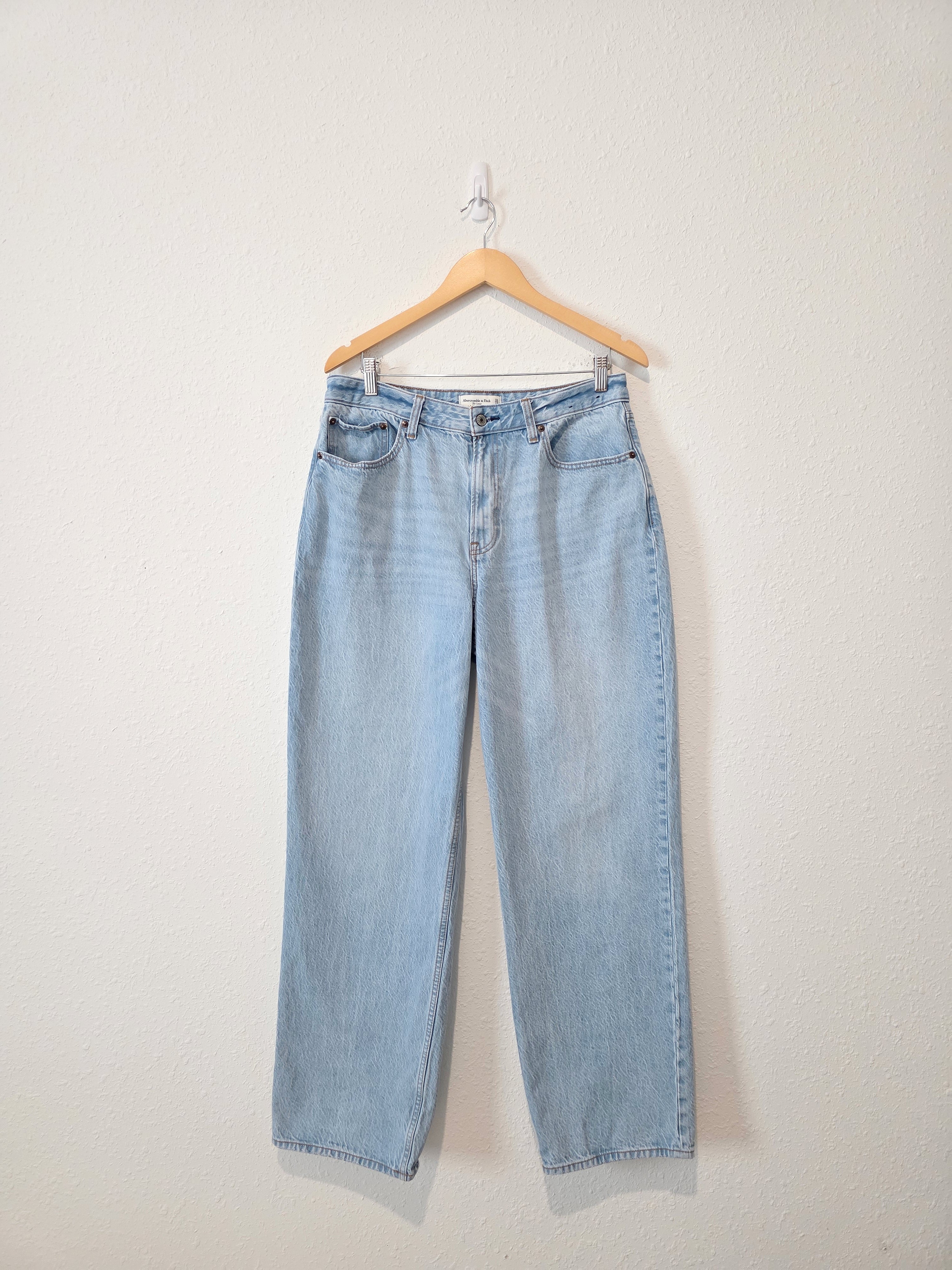 Abercrombie High Rise Loose Jeans (31/12 long)
