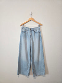 Light Wash Baggy Wide Leg Jeans (4)