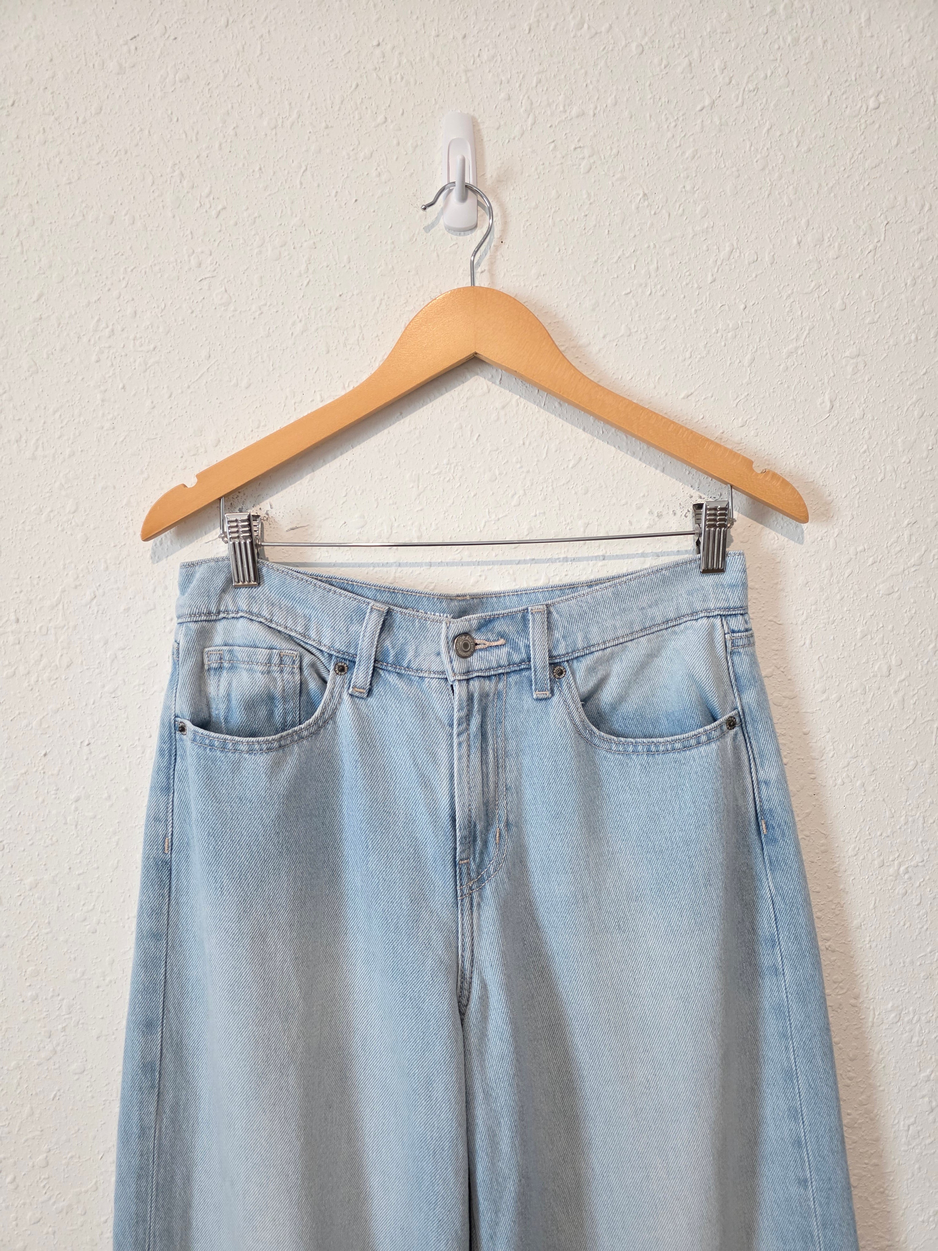 Light Wash Baggy Wide Leg Jeans (4)