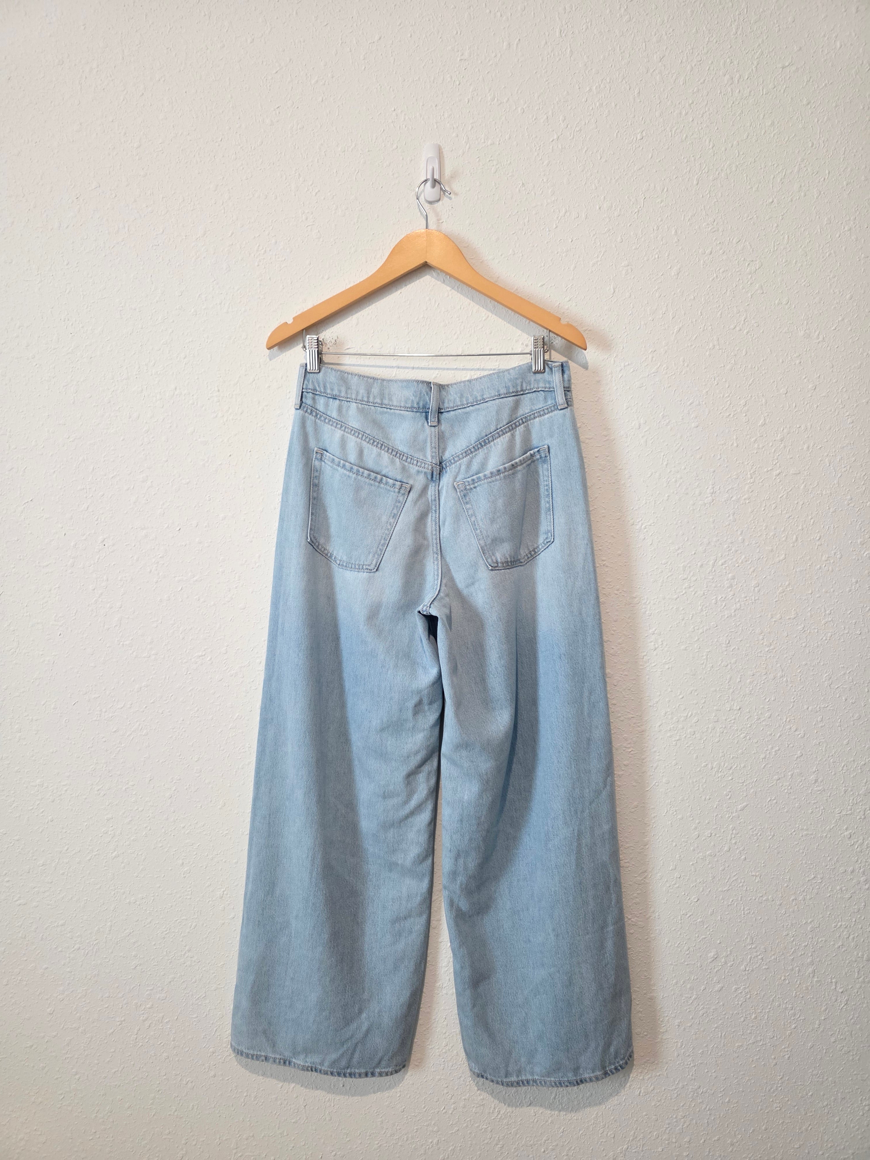 Light Wash Baggy Wide Leg Jeans (4)