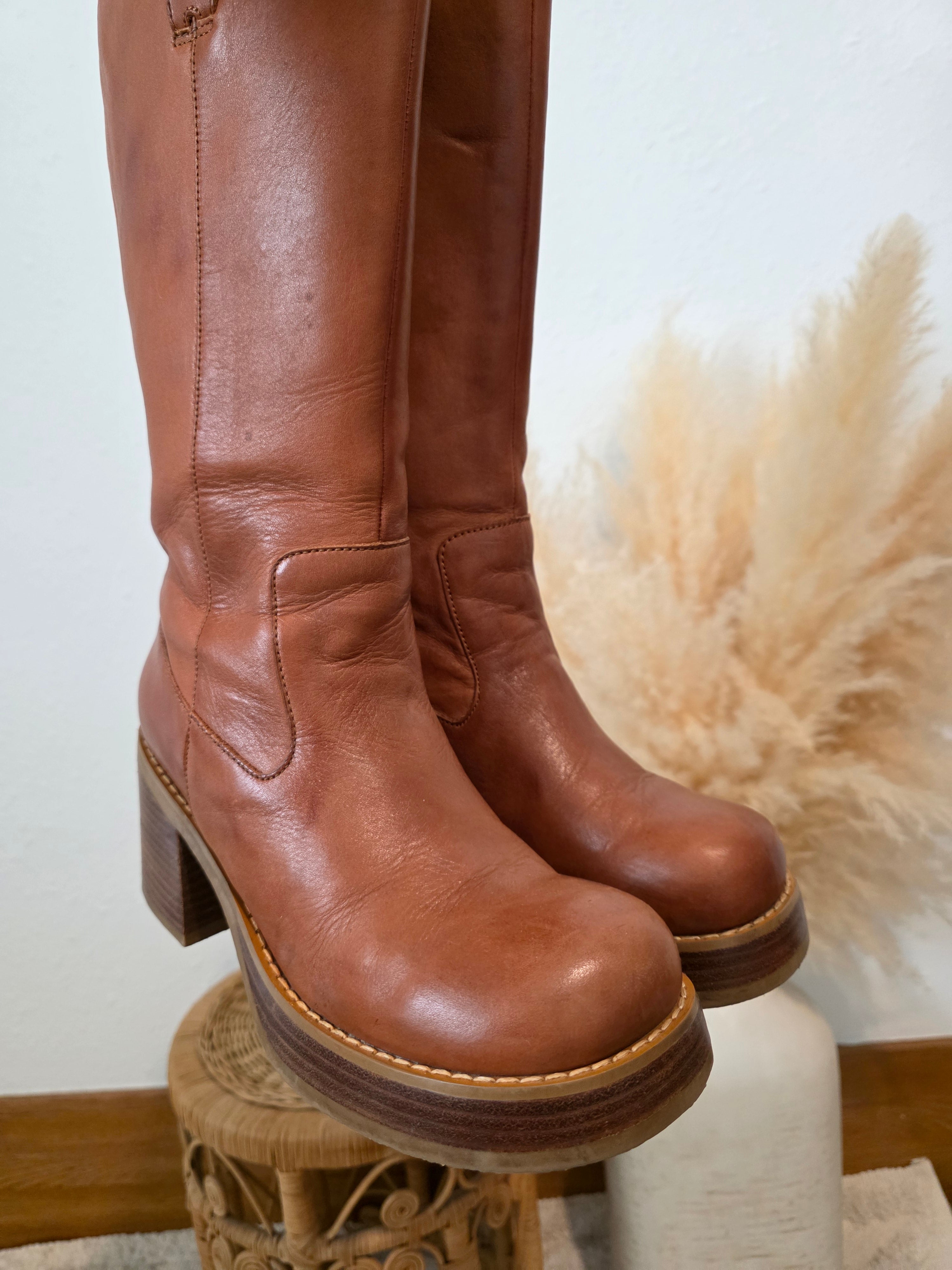Vintage Brown Leather Boots (9)