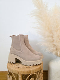 Dolce Vita Heeled Chelsea Boots (8.5)