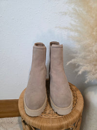 Dolce Vita Heeled Chelsea Boots (8.5)