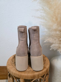 Dolce Vita Heeled Chelsea Boots (8.5)