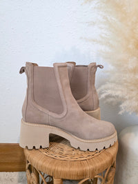 Dolce Vita Heeled Chelsea Boots (8.5)