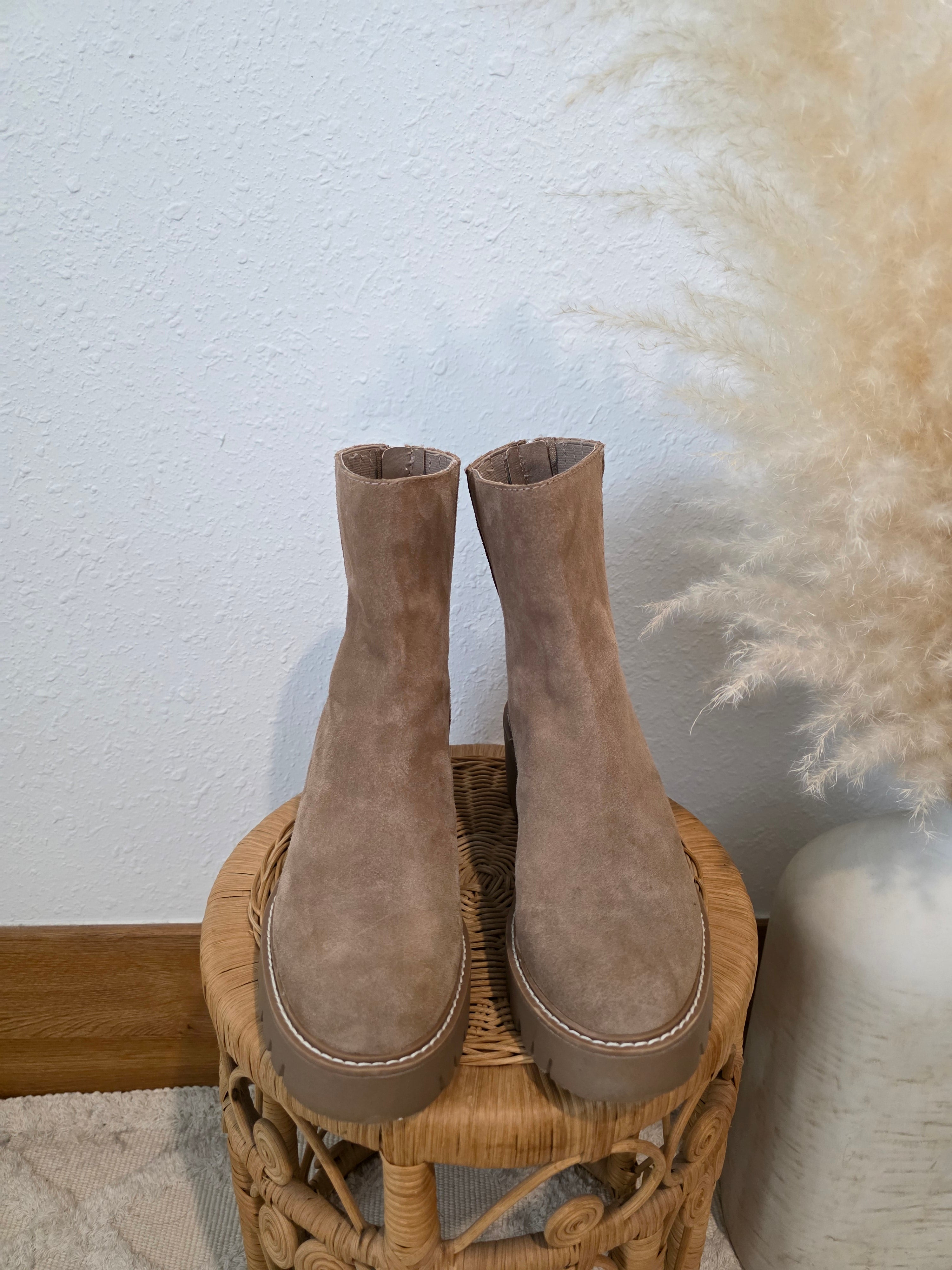 Dolce Vita Leather Chelsea Boots (8)