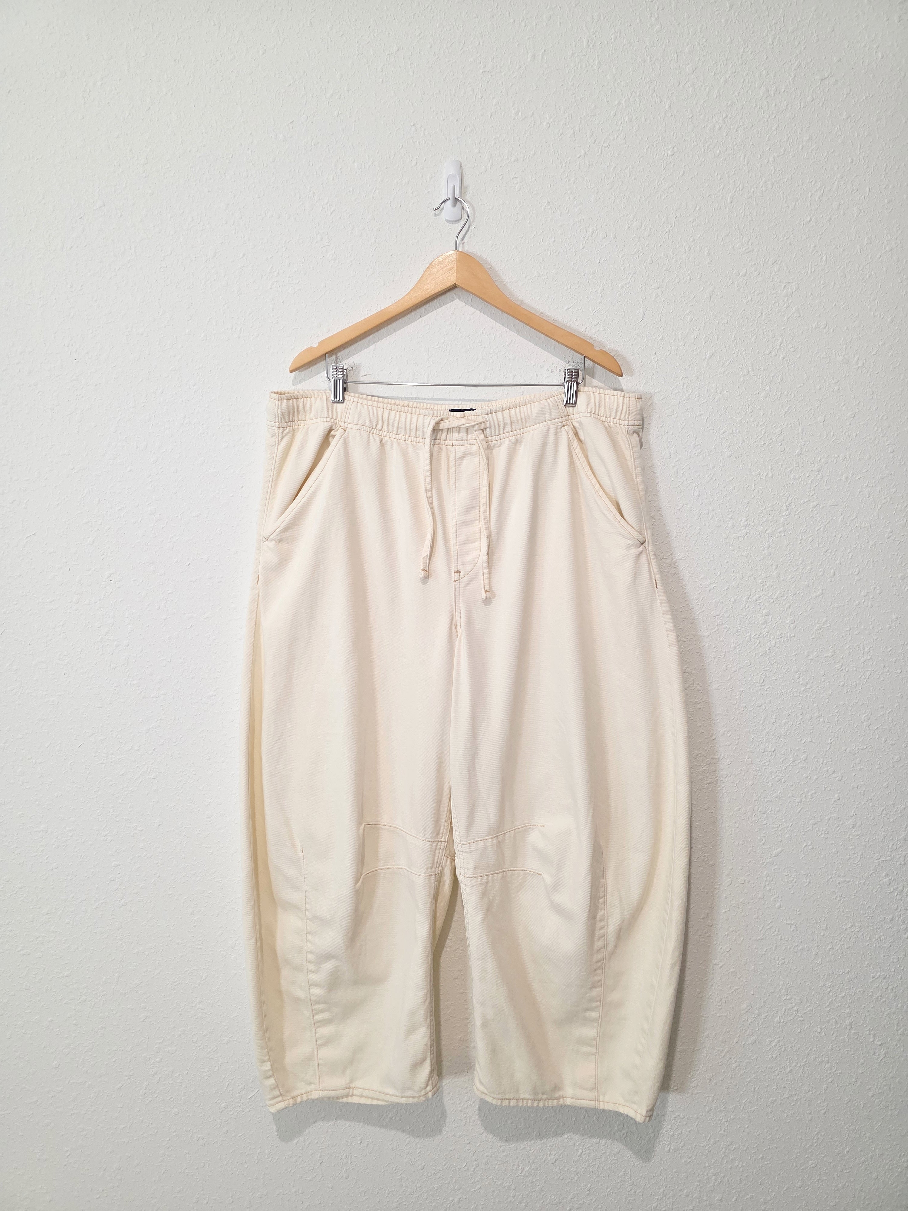 Gap Ecru Horseshoe Easy Jeans (XL)