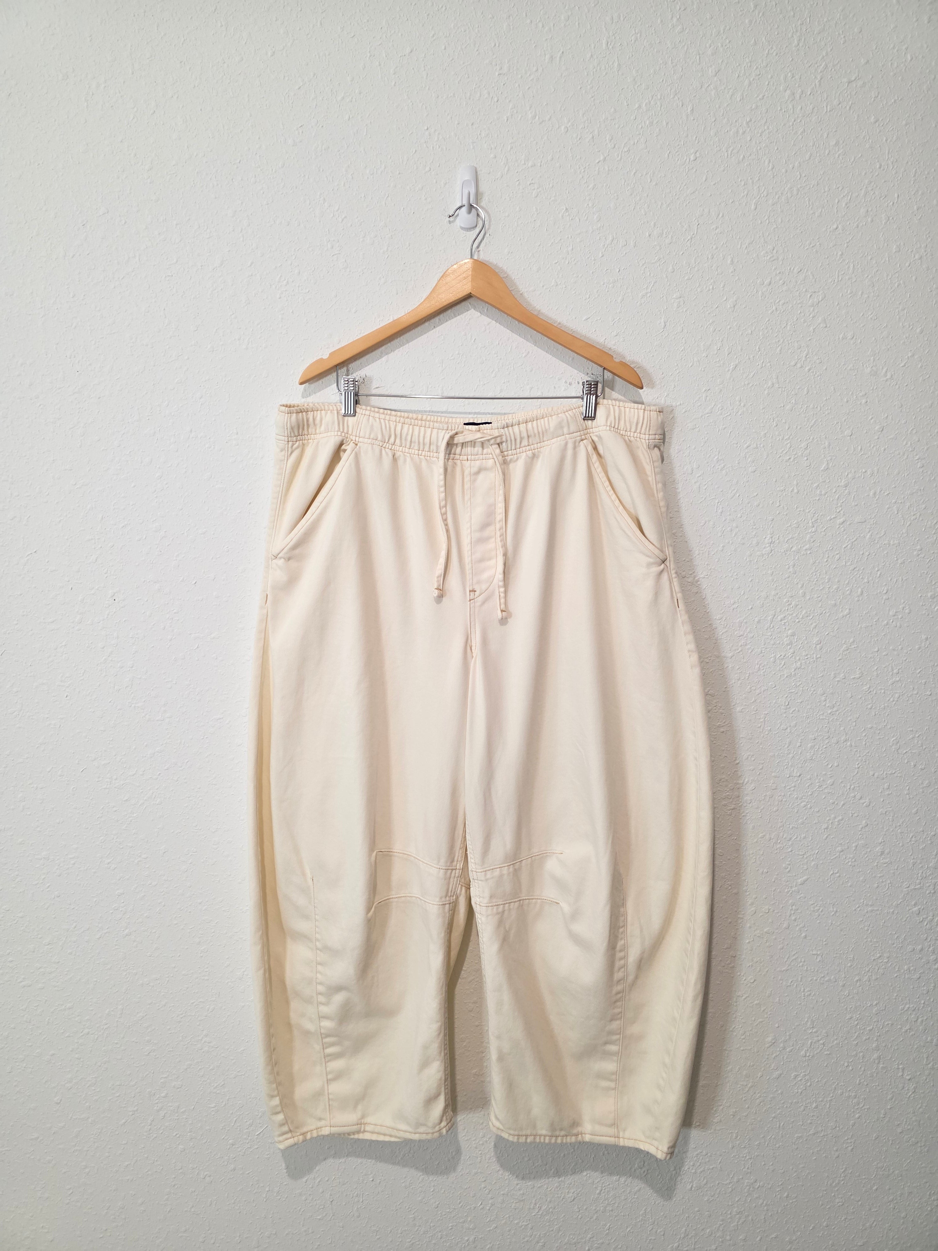 Gap Ecru Horseshoe Easy Jeans (XL)