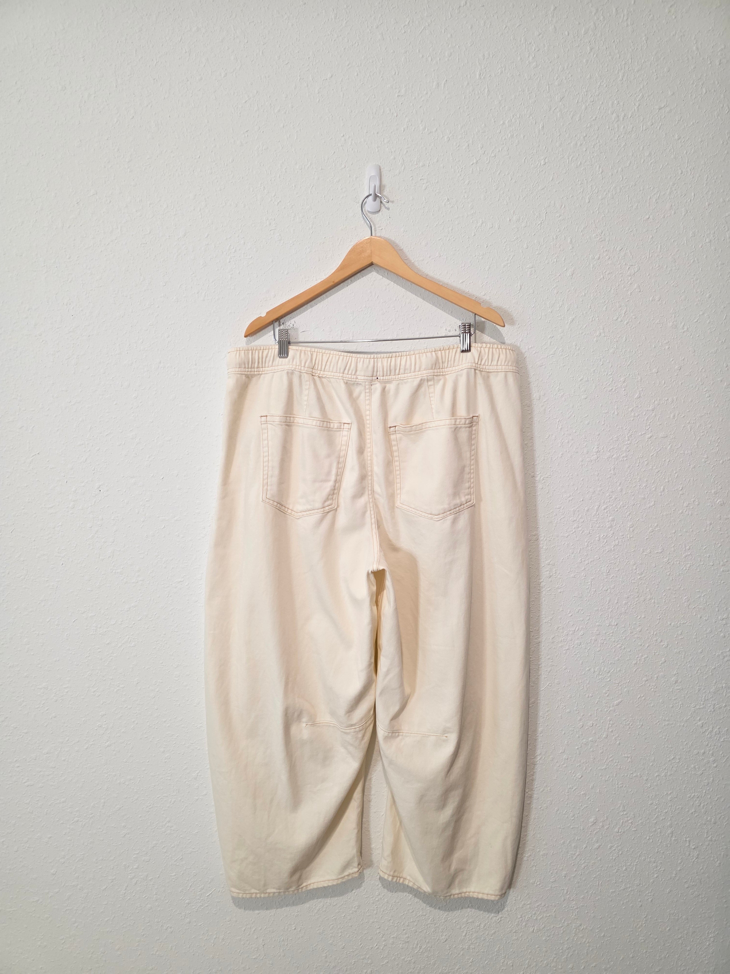 Gap Ecru Horseshoe Easy Jeans (XL)