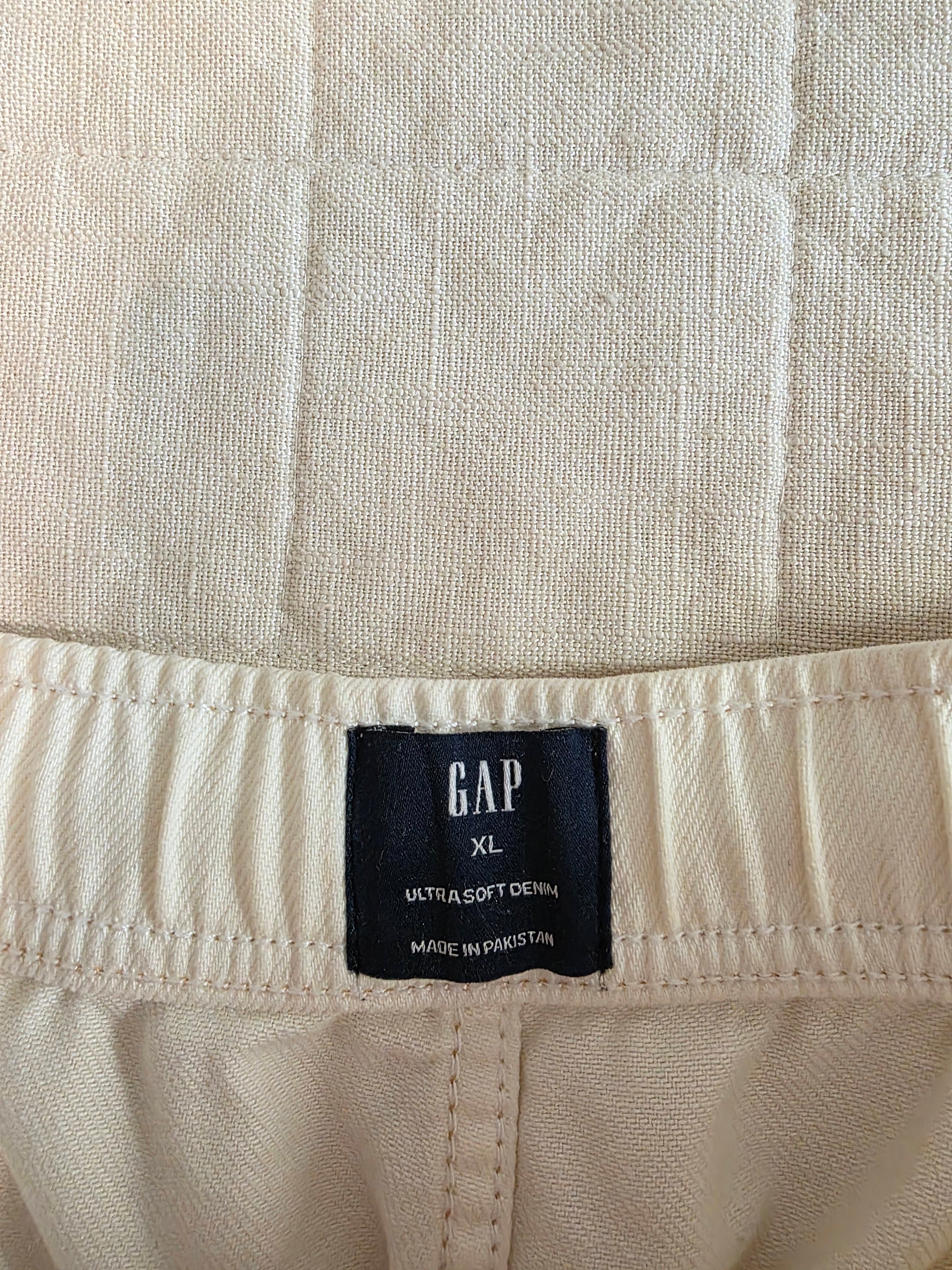 Gap Ecru Horseshoe Easy Jeans (XL)
