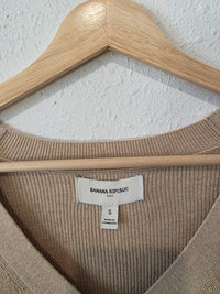 Banana Republic V Neck Sweater (S)