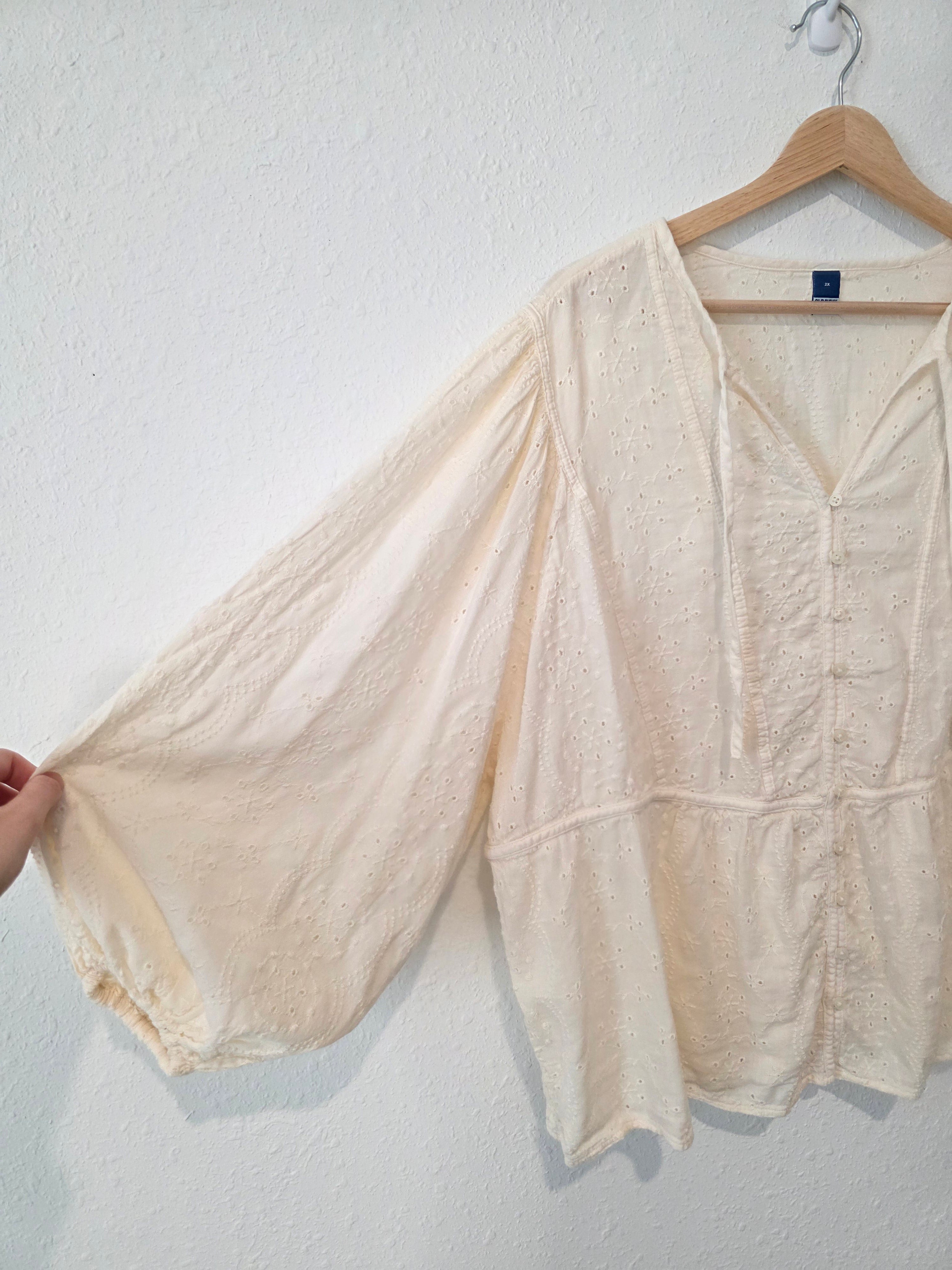 Floral Embroidered Puff Sleeve Top (2X)