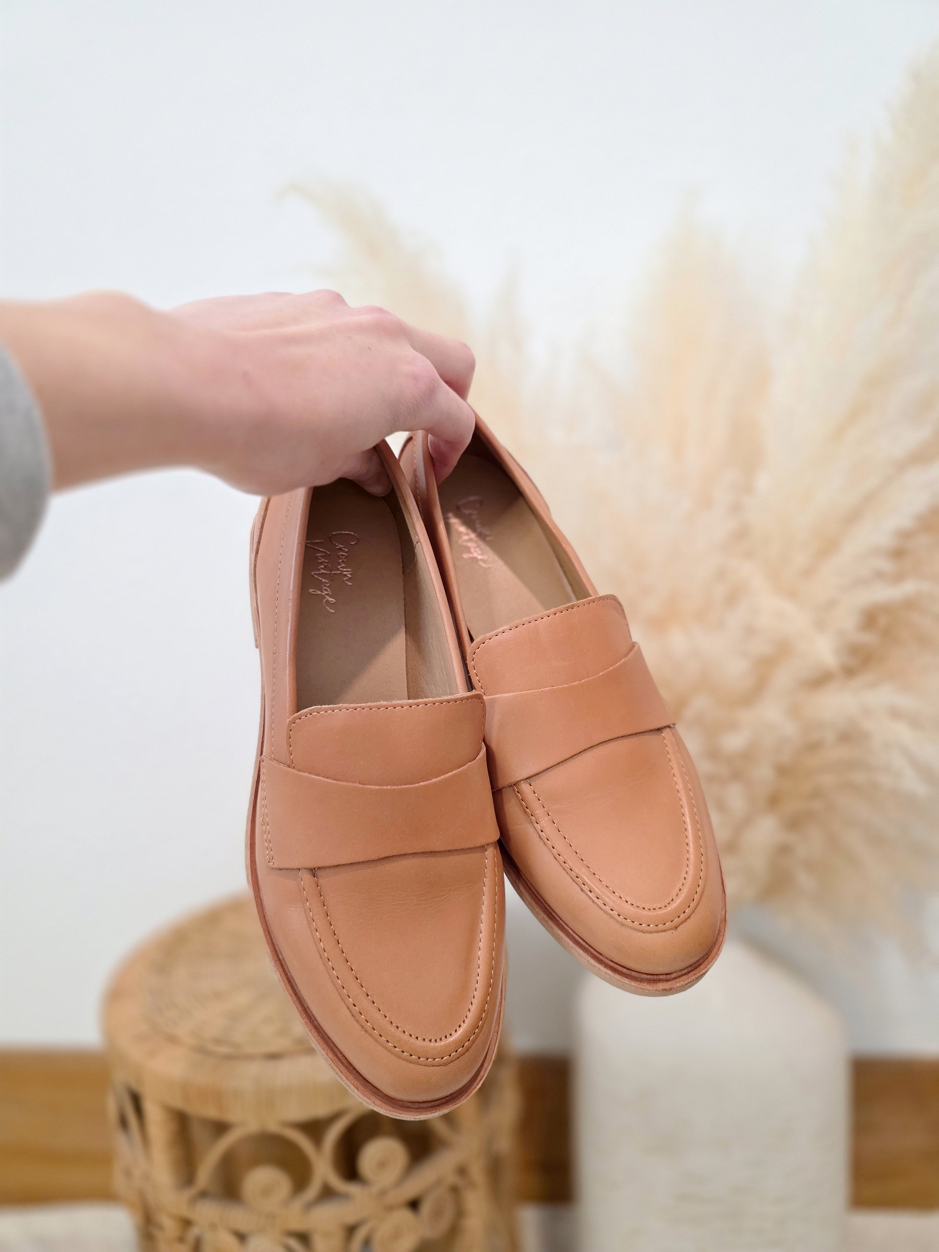 Crown Vintage Leather Loafers (6.5)