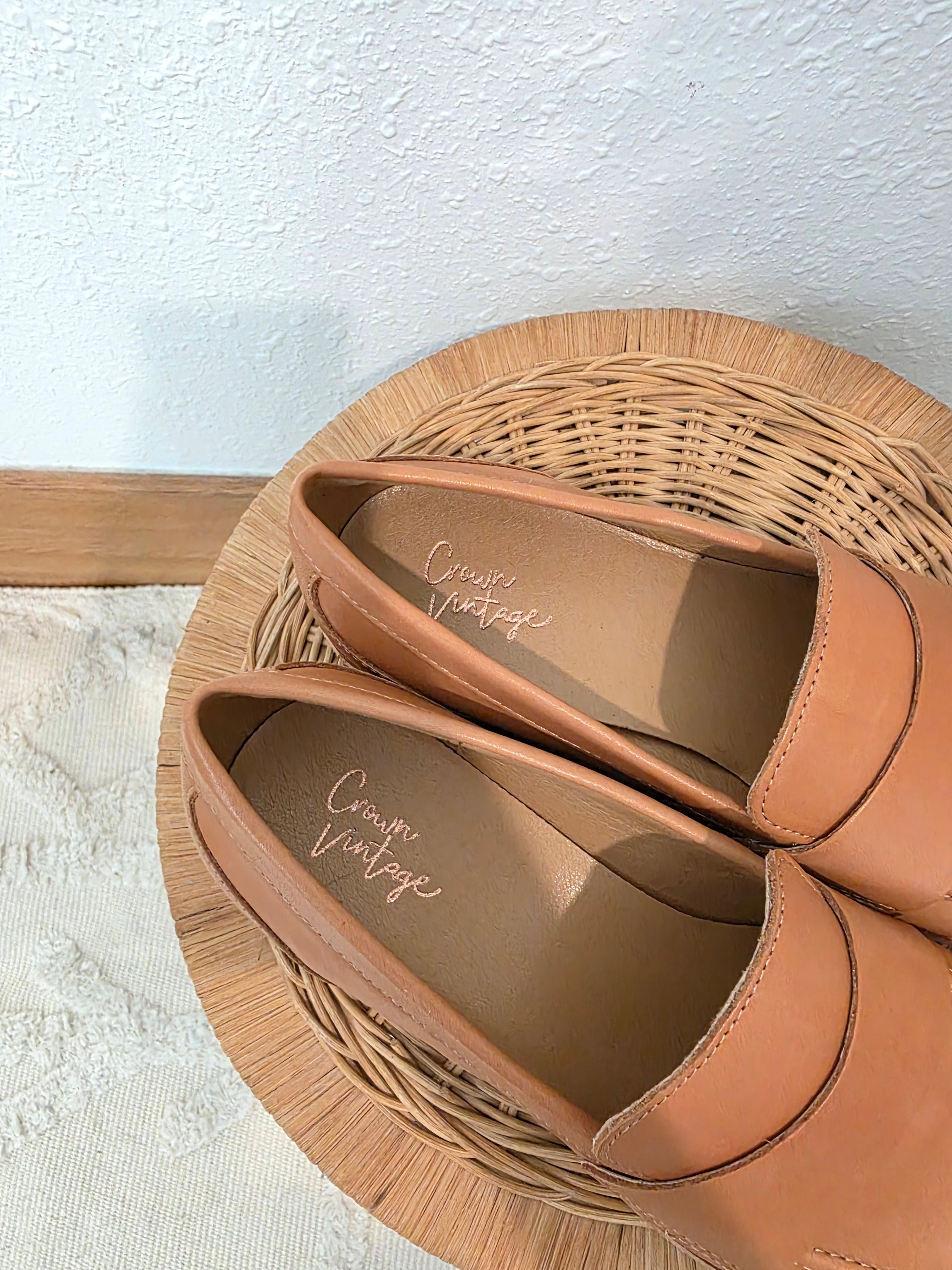 Crown Vintage Leather Loafers (6.5)