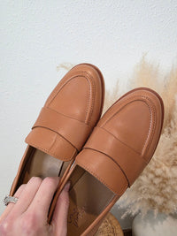 Crown Vintage Leather Loafers (6.5)