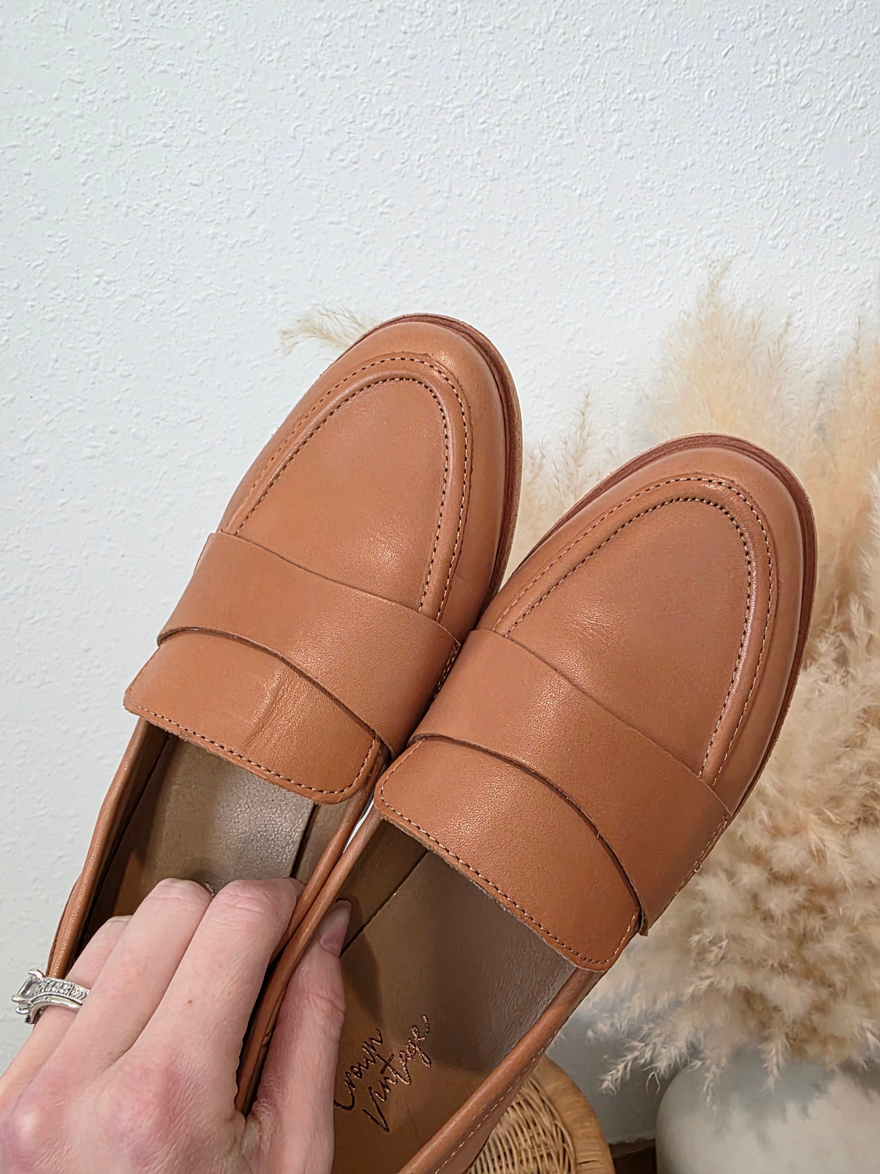 Crown Vintage Leather Loafers (6.5)