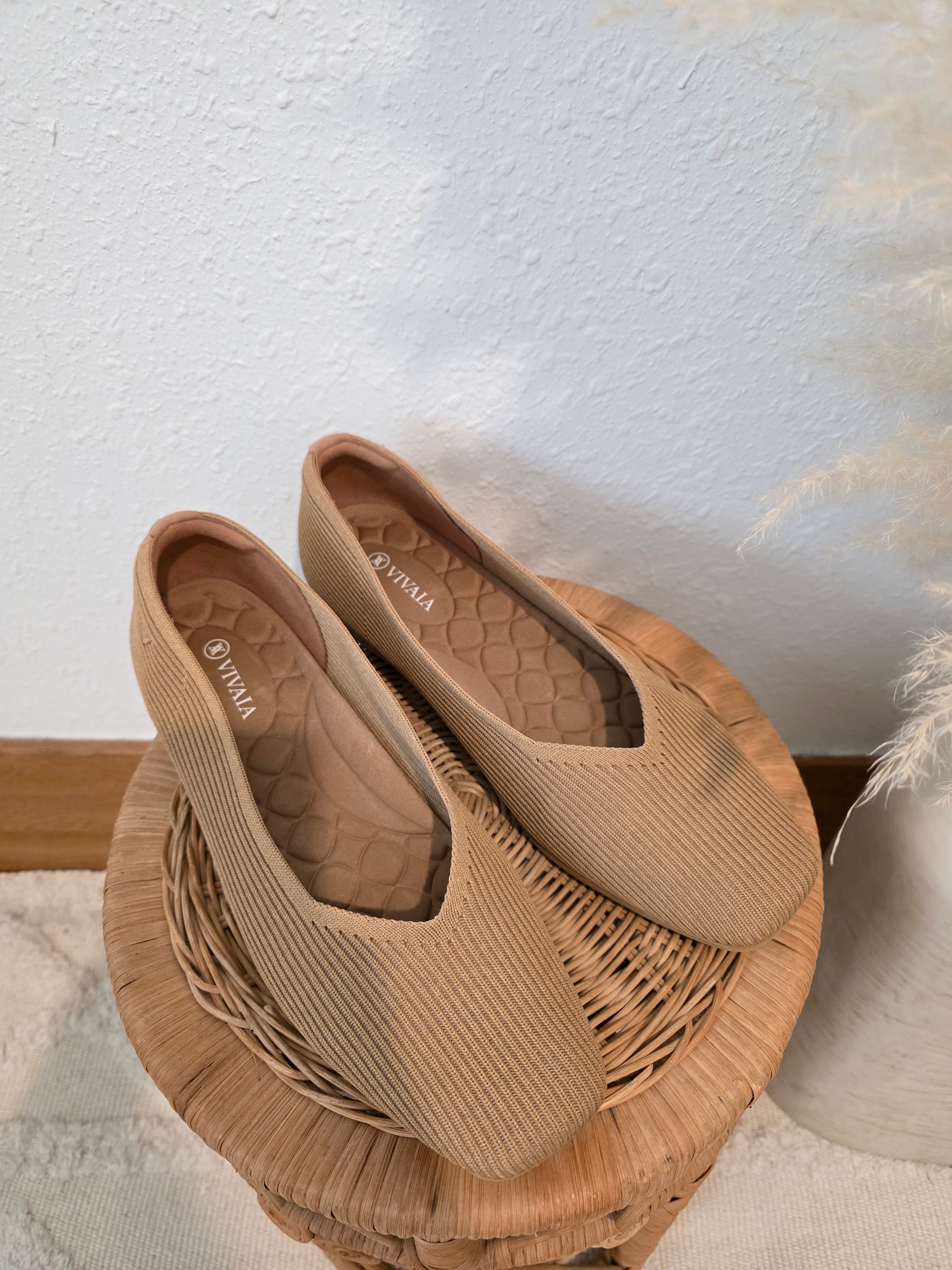Vivaia Square Toe Rib Flats (10.5)
