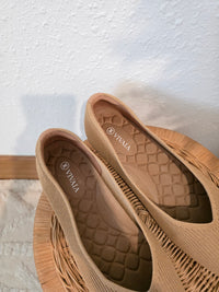 Vivaia Square Toe Rib Flats (10.5)