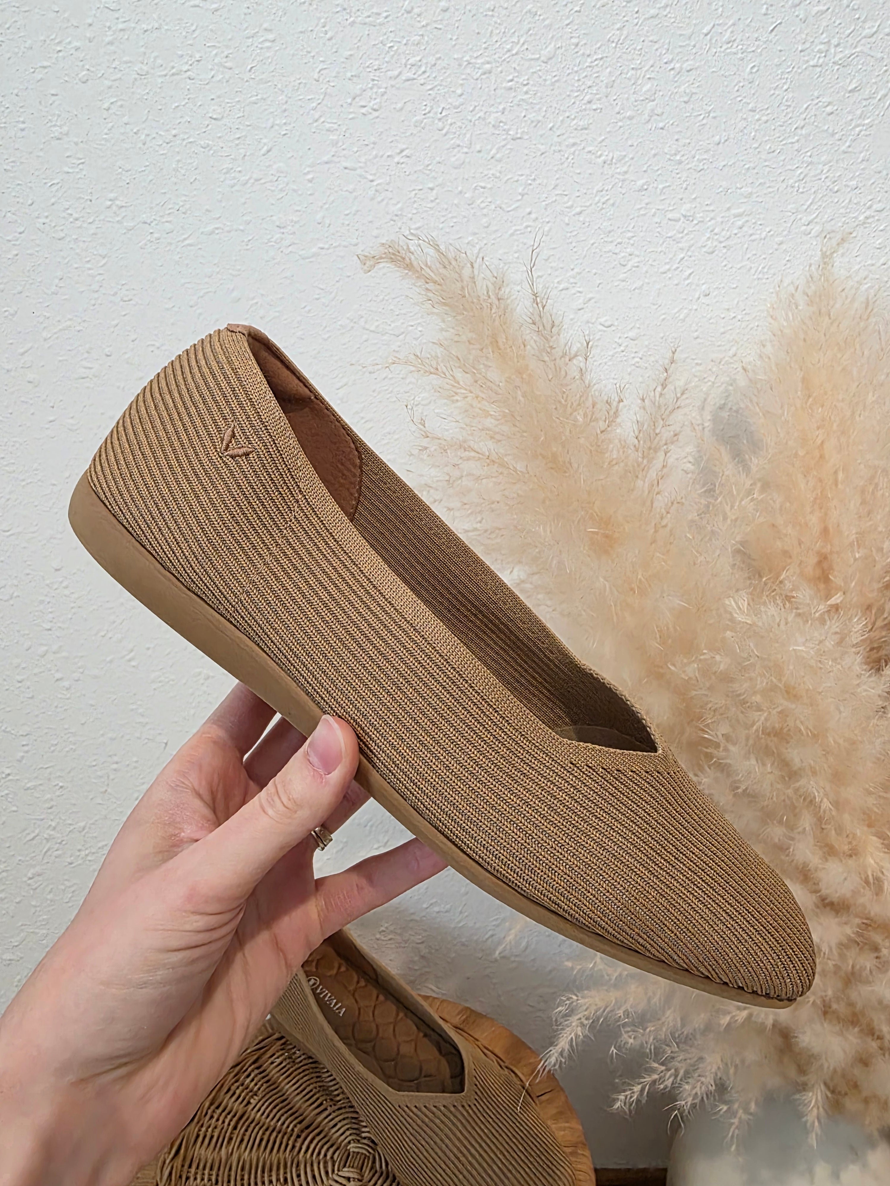 Vivaia Square Toe Rib Flats (10.5)