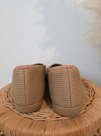 Vivaia Square Toe Rib Flats (10.5)