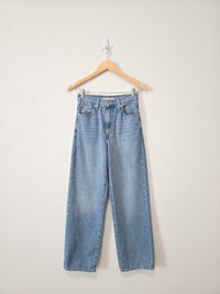 Levi's High Waisted Straight Jeans (25)