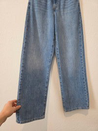Levi's High Waisted Straight Jeans (25)