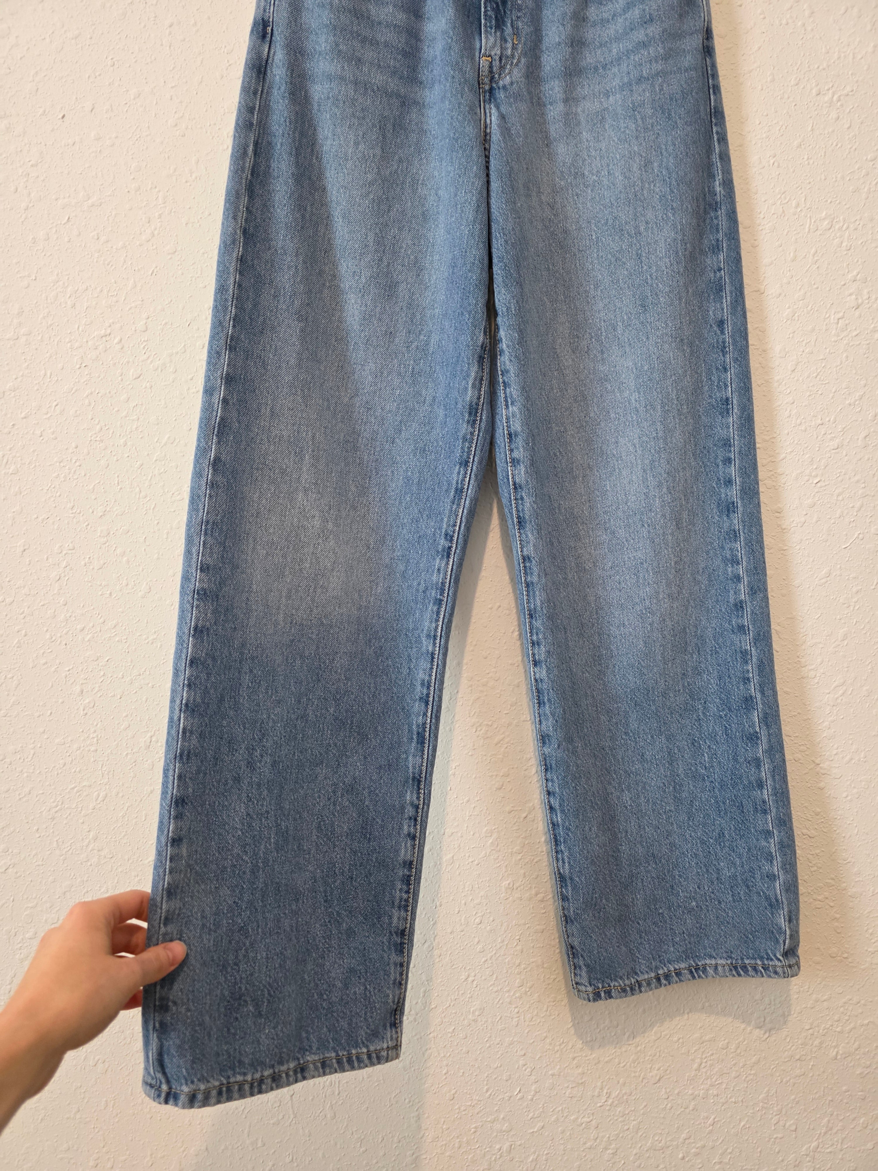 Levi's High Waisted Straight Jeans (25)