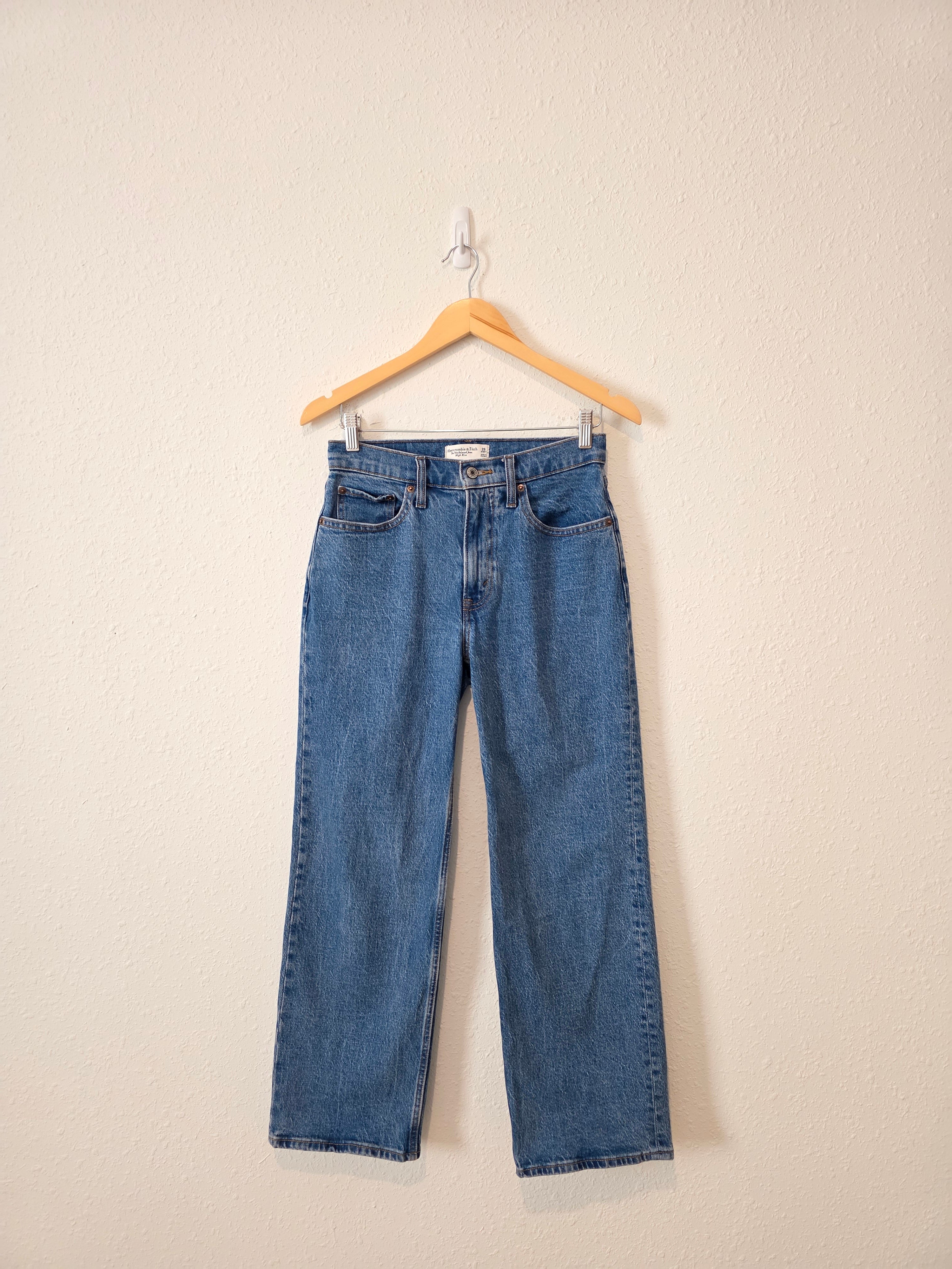 Abercrombie 90s Relaxed Jeans (26 short)