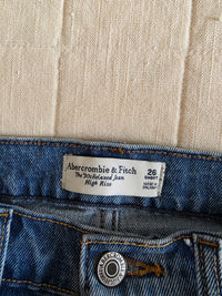 Abercrombie 90s Relaxed Jeans (26 short)