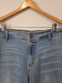 Oat Light Wash Wide Leg Jeans (10/30)