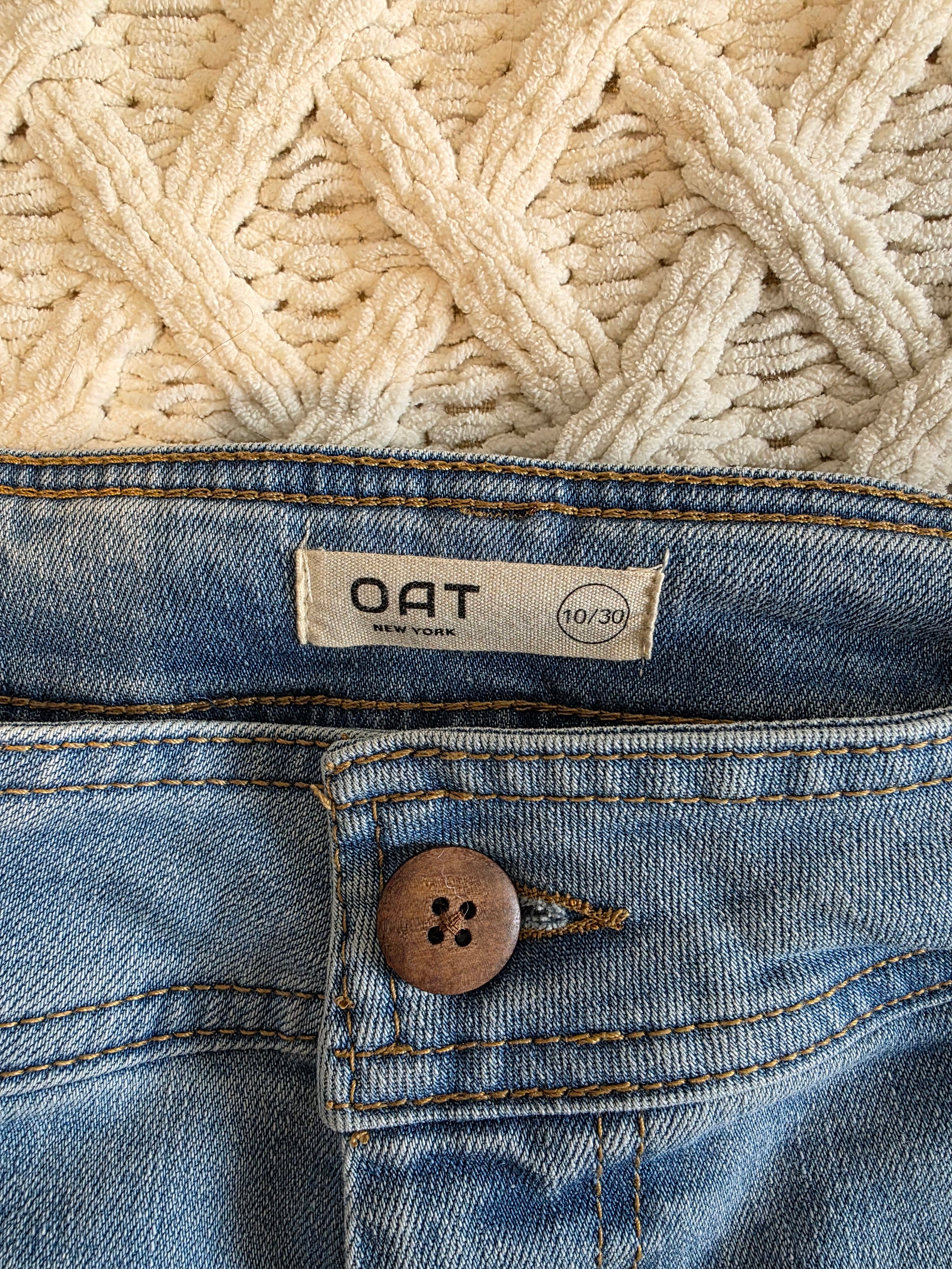 Oat Light Wash Wide Leg Jeans (10/30)