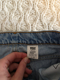 Vintage Levi's 550 Tapered Jeans (27)