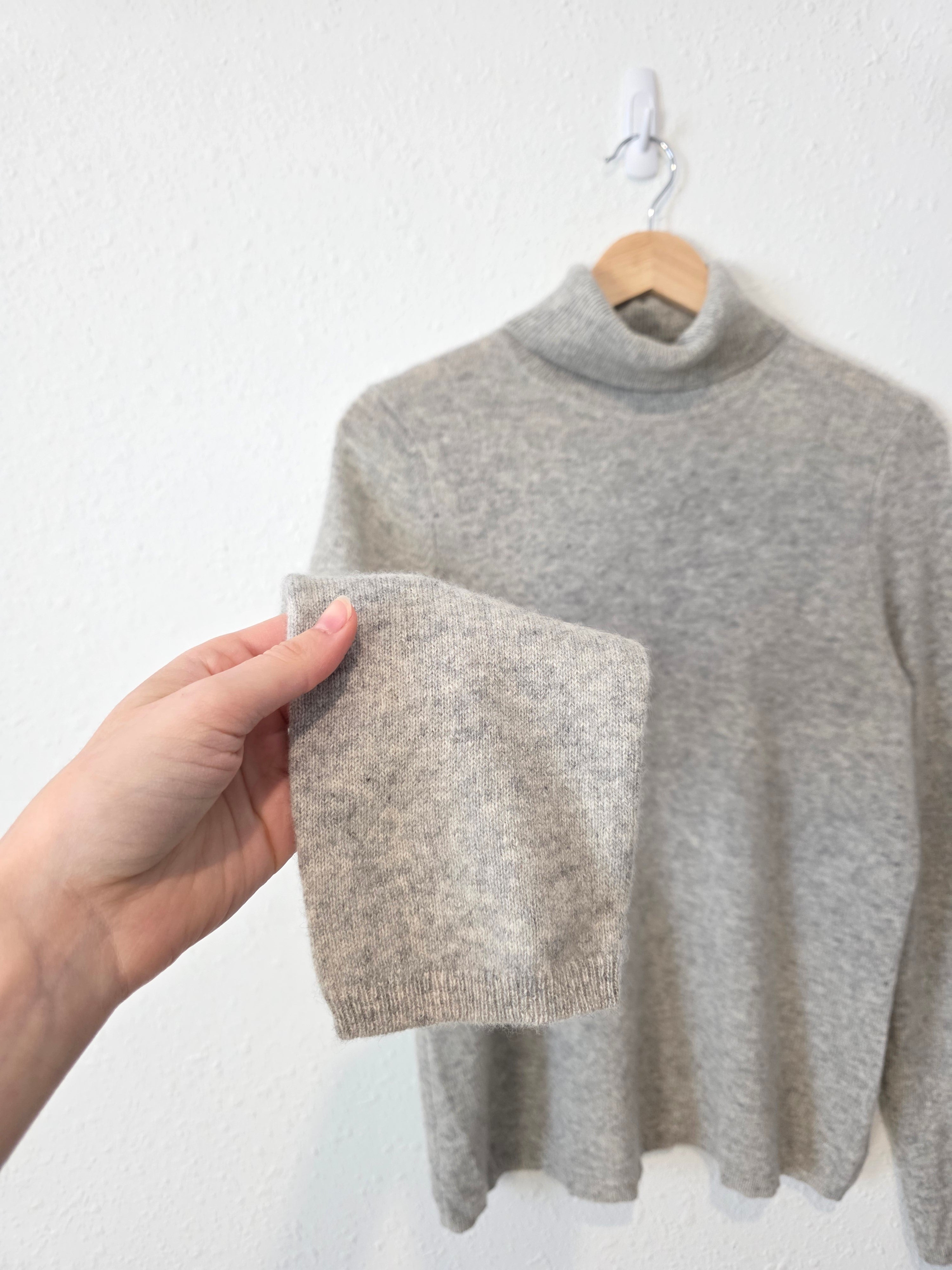 Cashmere Turtleneck Sweater (M)