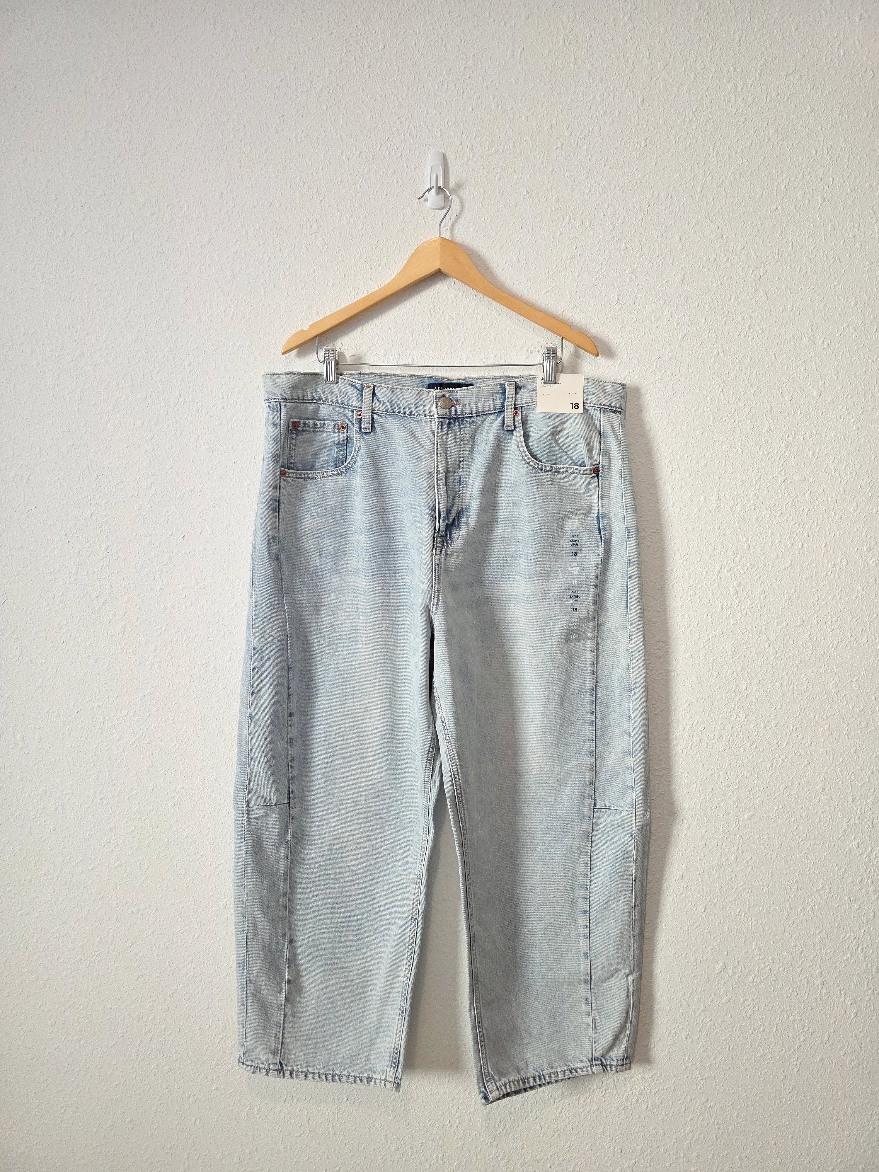 NEW Light Wash Barrel Jeans (18)
