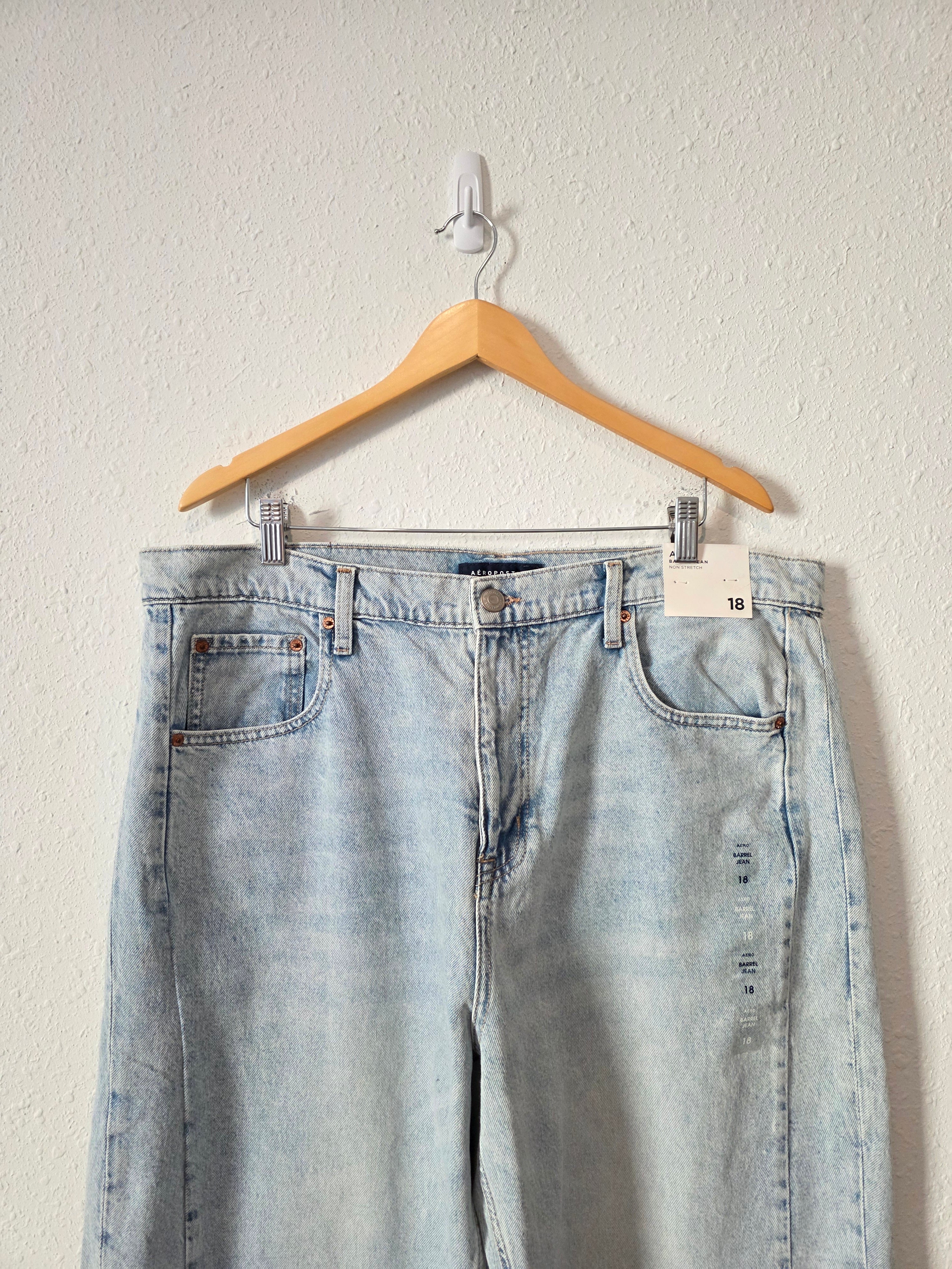 NEW Light Wash Barrel Jeans (18)