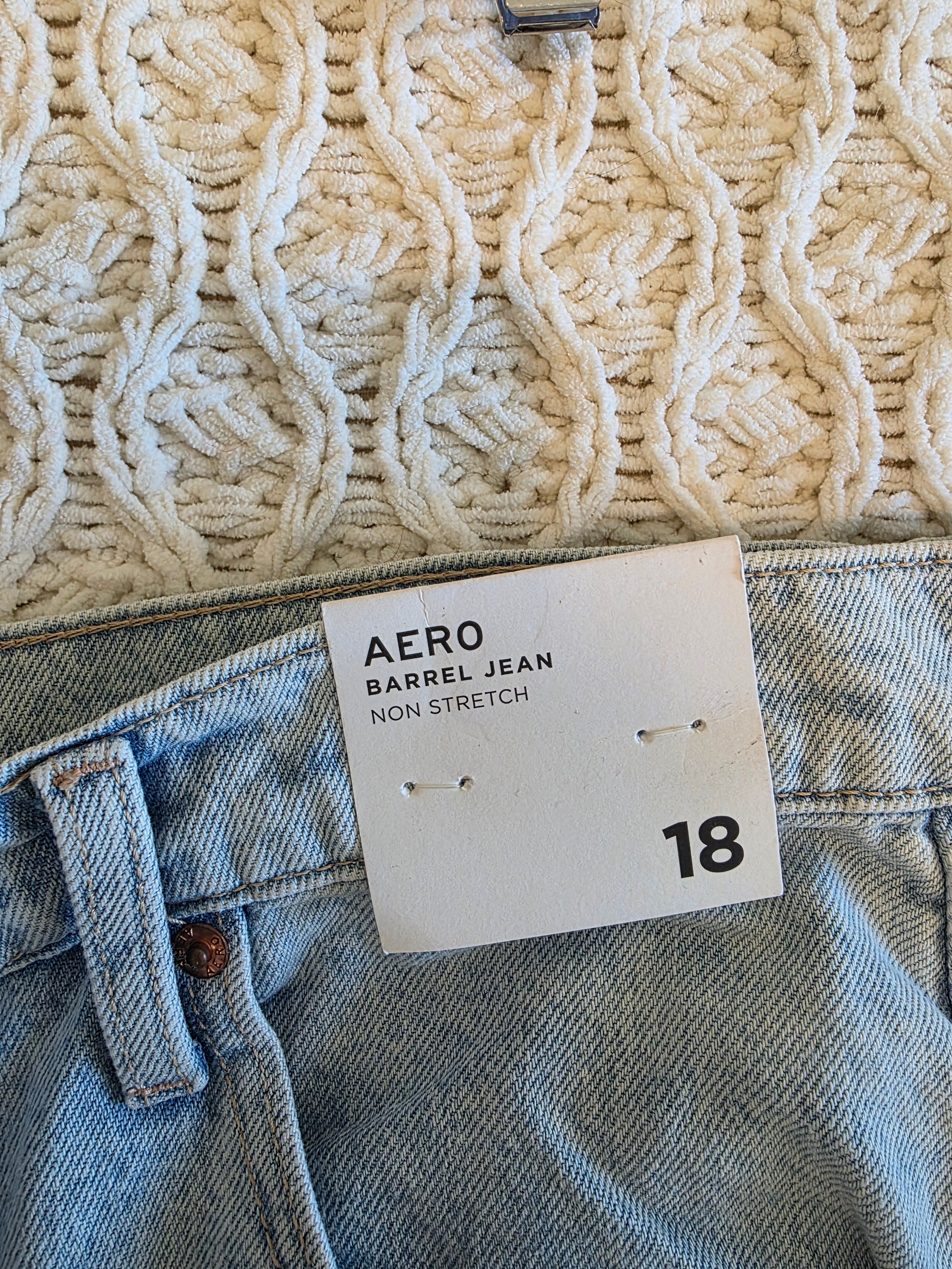 NEW Light Wash Barrel Jeans (18)